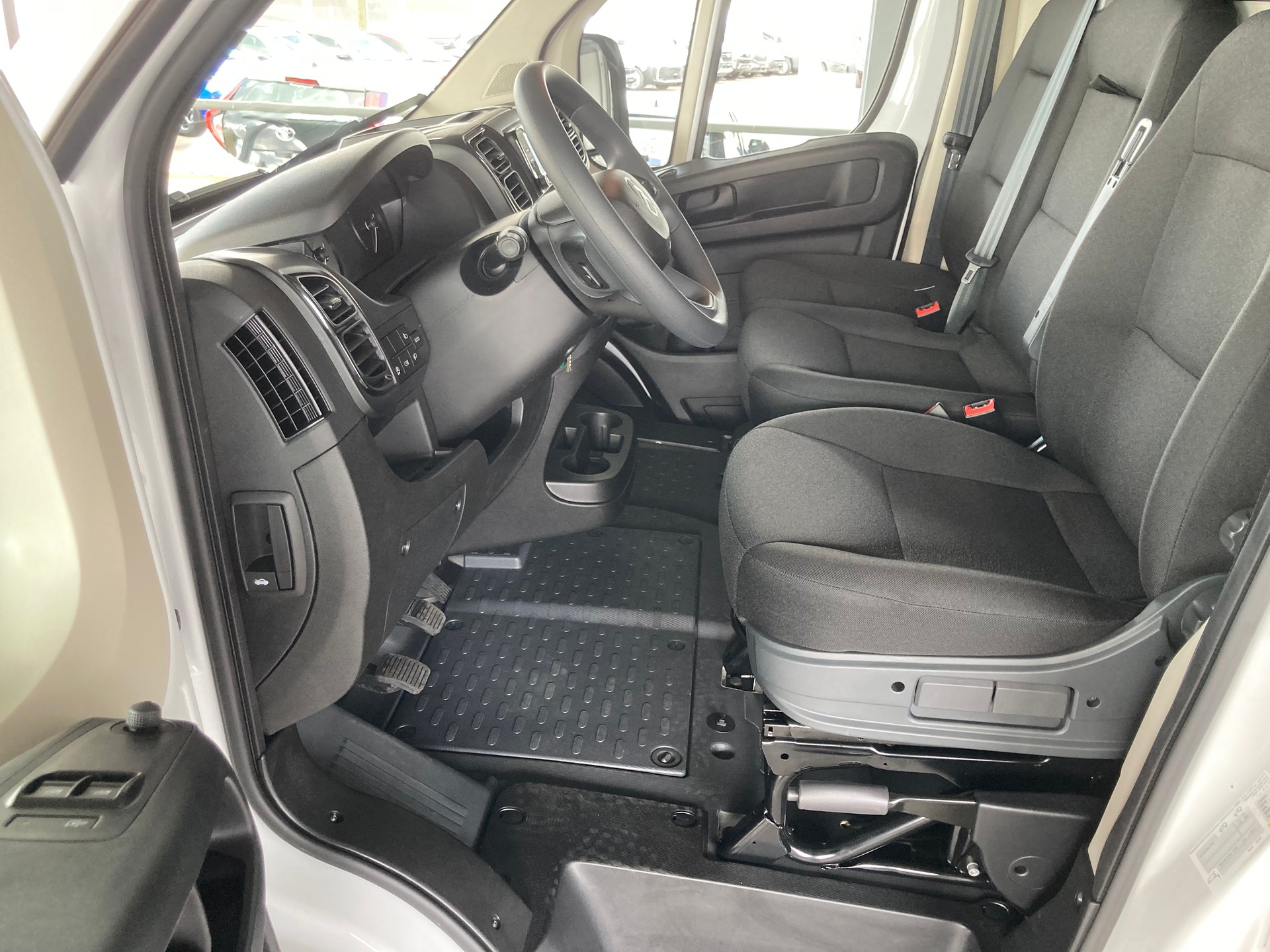 CITROEN Jumper 35 2.2 BlueHDi 140 L2H2 Kasten-image-14