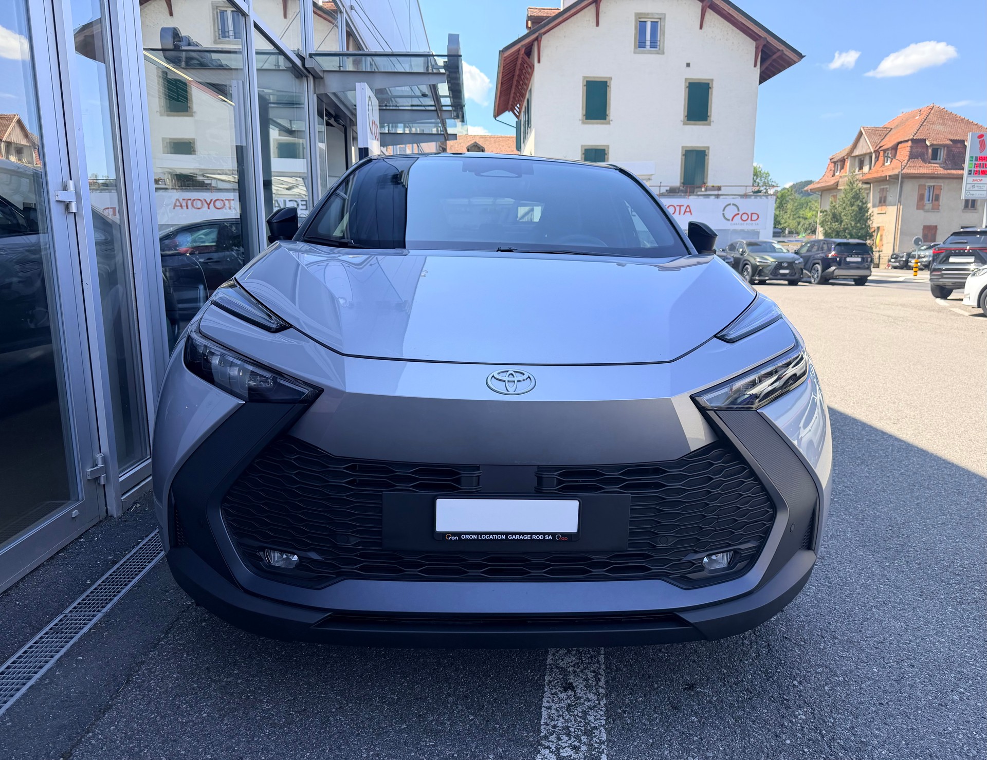 TOYOTA C-HR 1.8 HSD CVT Swiss Edition-image-2