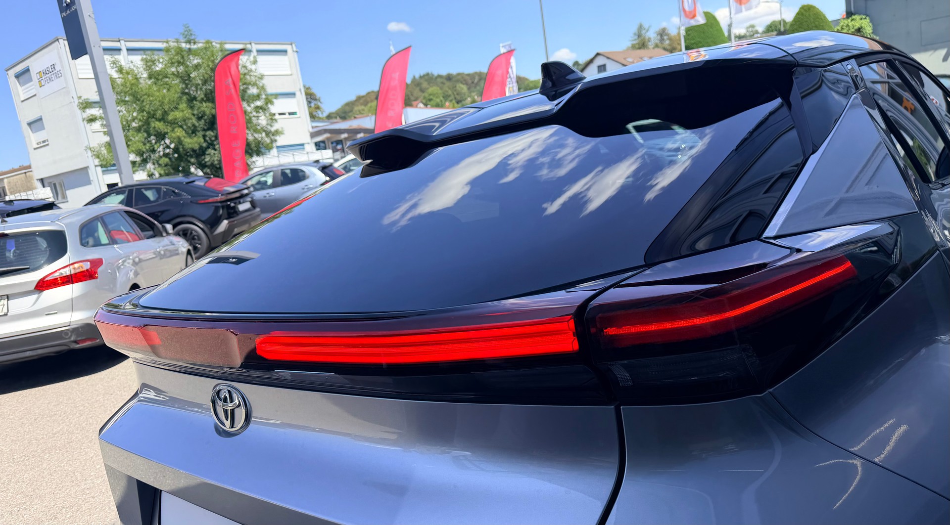 TOYOTA C-HR 1.8 HSD CVT Swiss Edition-image-7