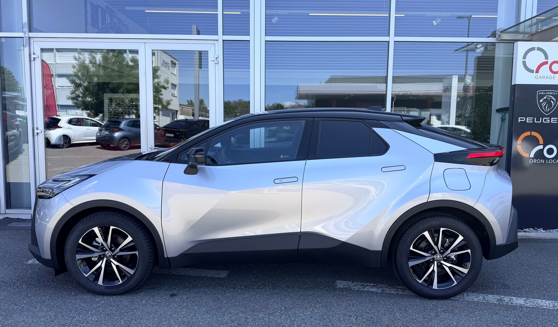 TOYOTA C-HR 1.8 HSD CVT Swiss Edition-image-3