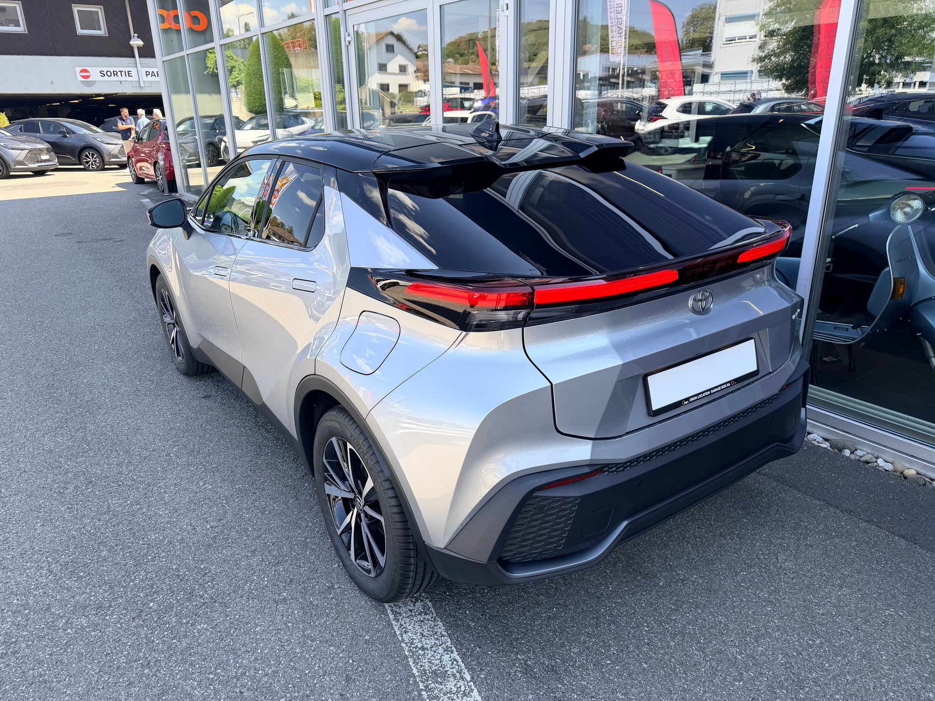 TOYOTA C-HR 1.8 HSD CVT Swiss Edition-image-6