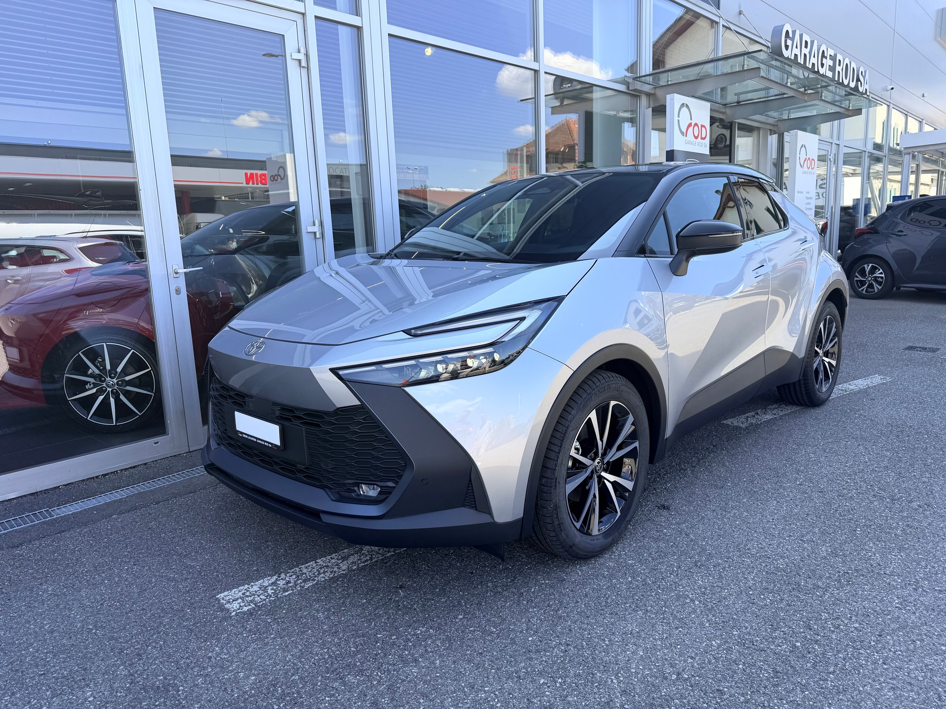 TOYOTA C-HR 1.8 HSD CVT Swiss Edition-image-0