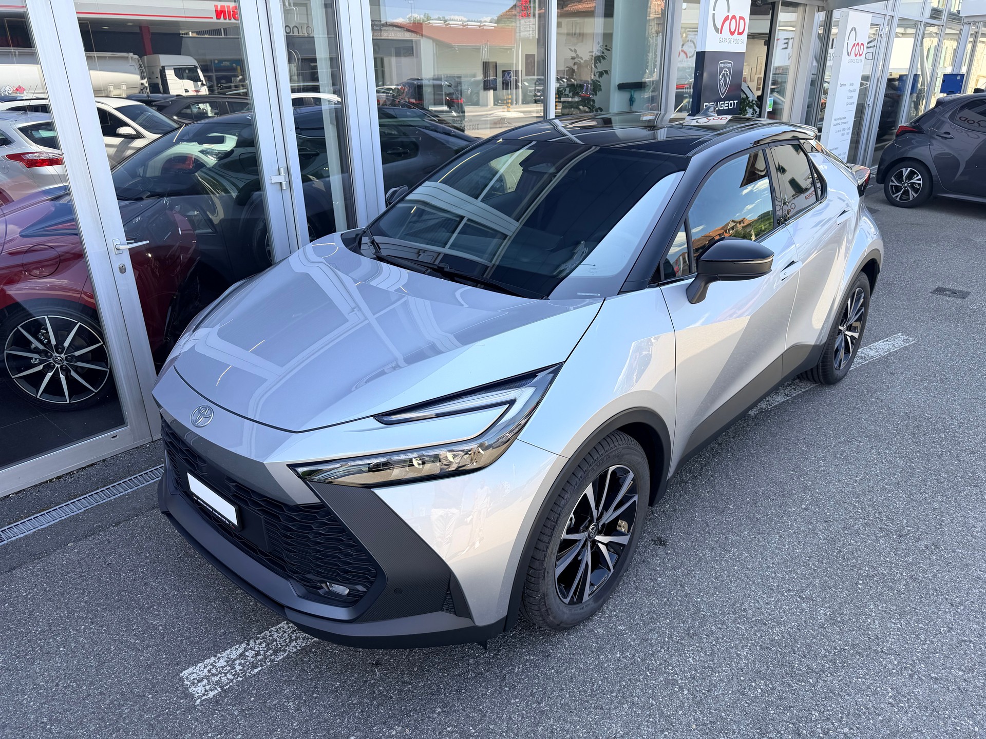 TOYOTA C-HR 1.8 HSD CVT Swiss Edition-image-1