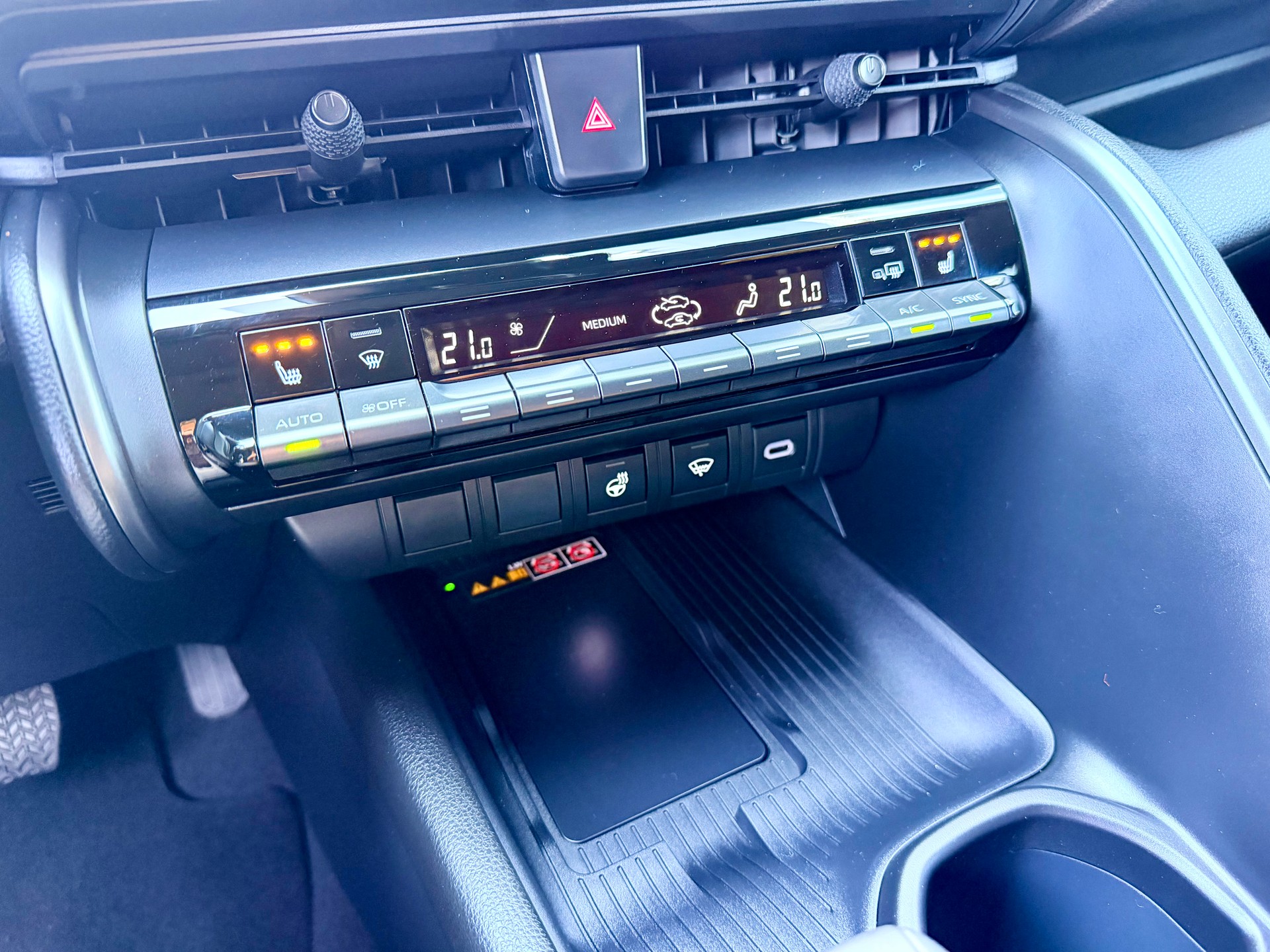 TOYOTA C-HR 1.8 HSD CVT Swiss Edition-image-24