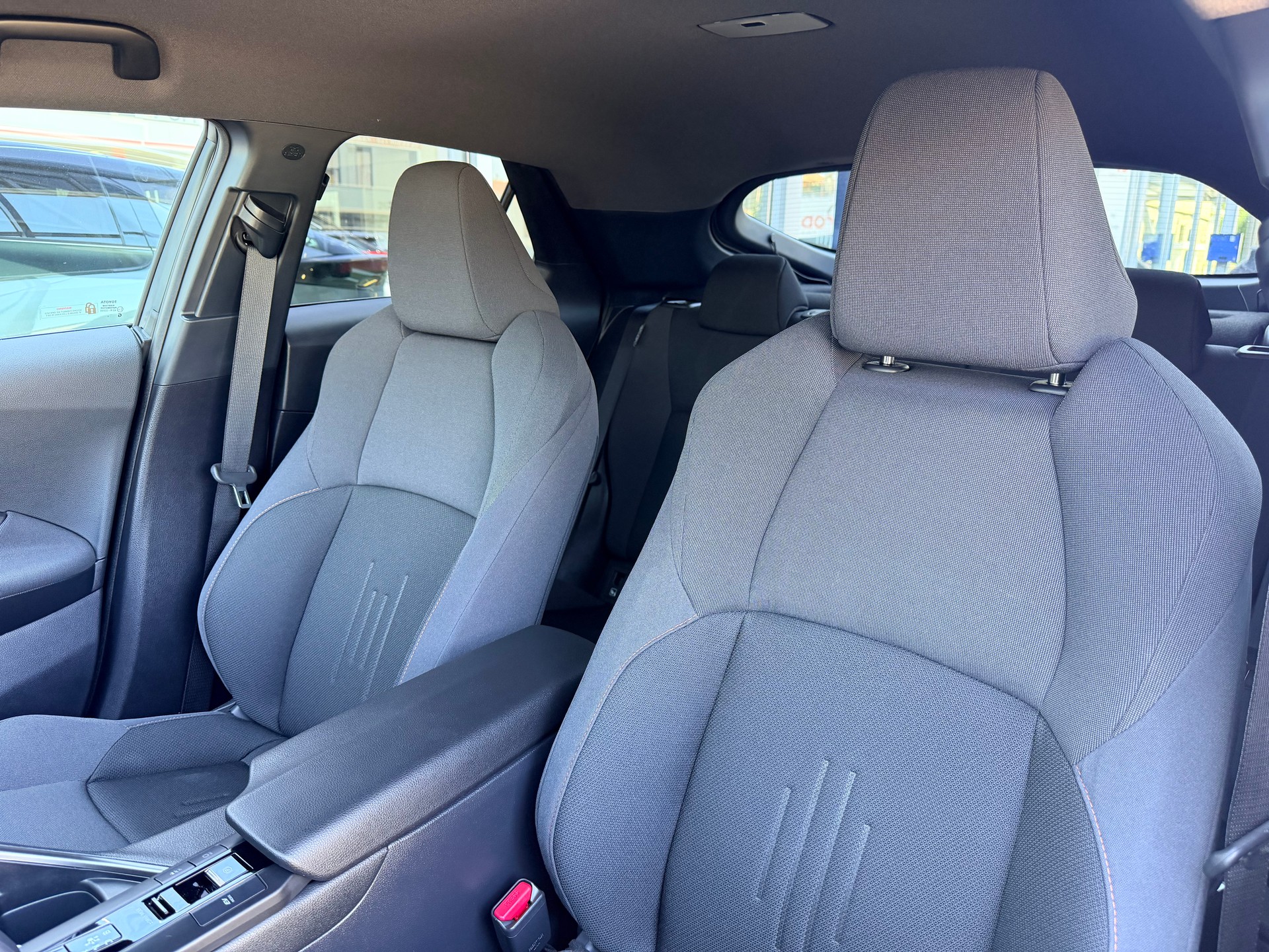 TOYOTA C-HR 1.8 HSD CVT Swiss Edition-image-12