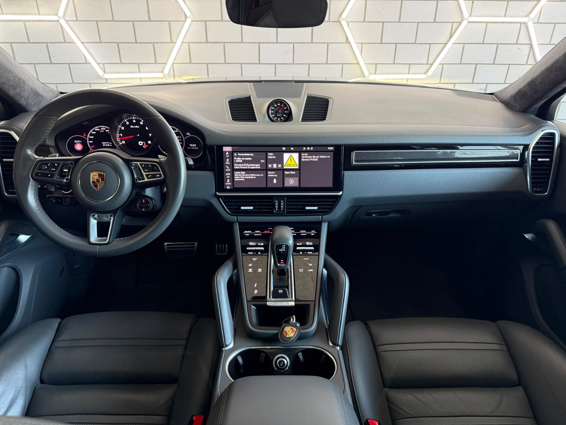 PORSCHE Cayenne Turbo Coupé-image-7