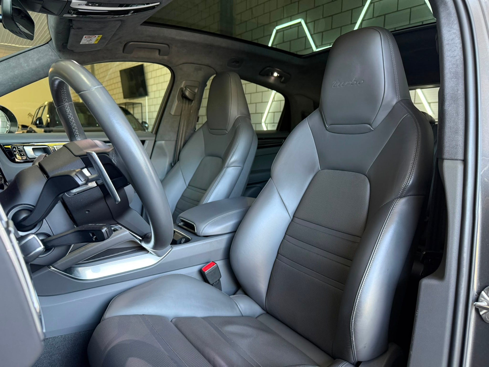 PORSCHE Cayenne Turbo Coupé-image-10