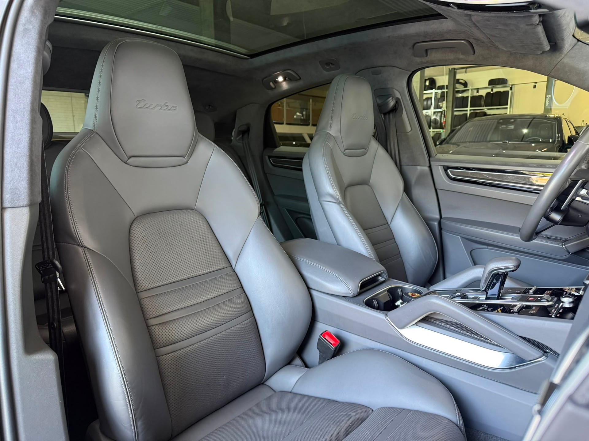 PORSCHE Cayenne Turbo Coupé-image-11