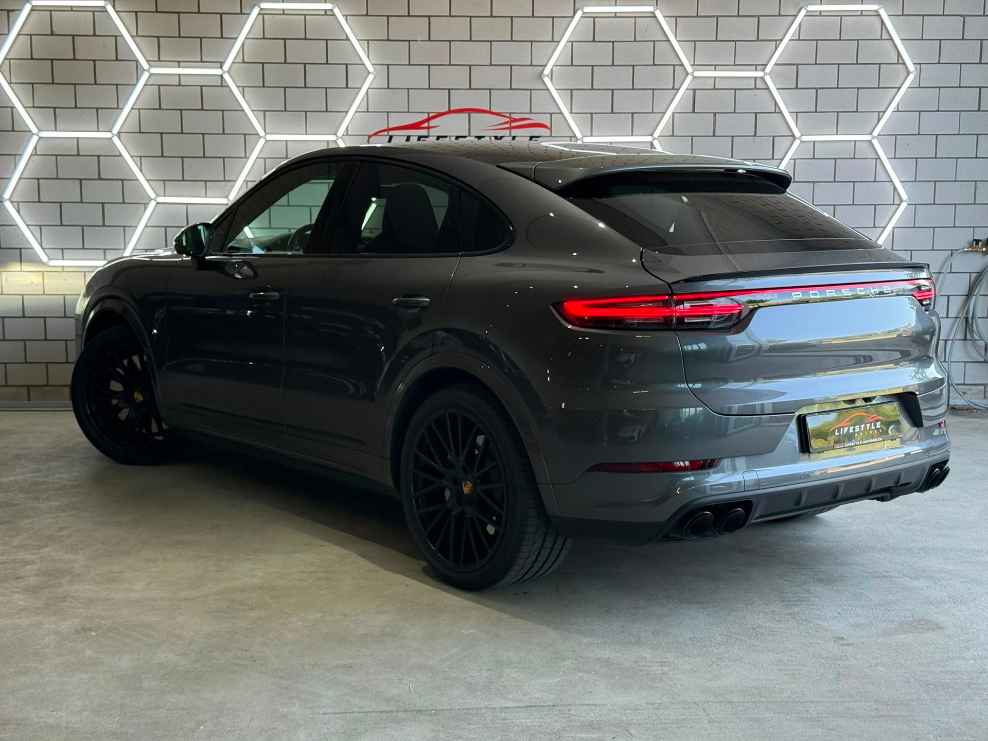 PORSCHE Cayenne Turbo Coupé-image-2