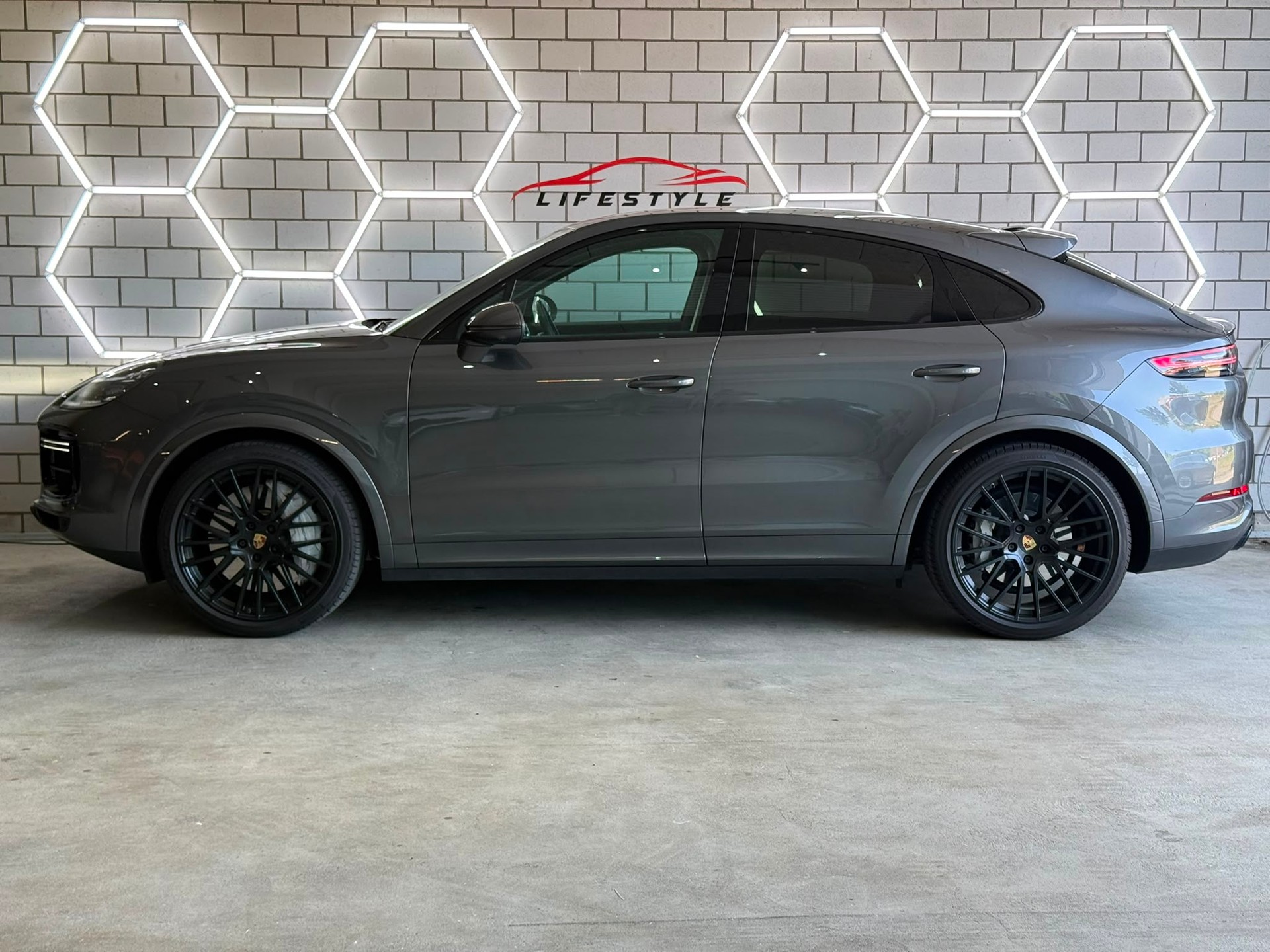 PORSCHE Cayenne Turbo Coupé-image-1