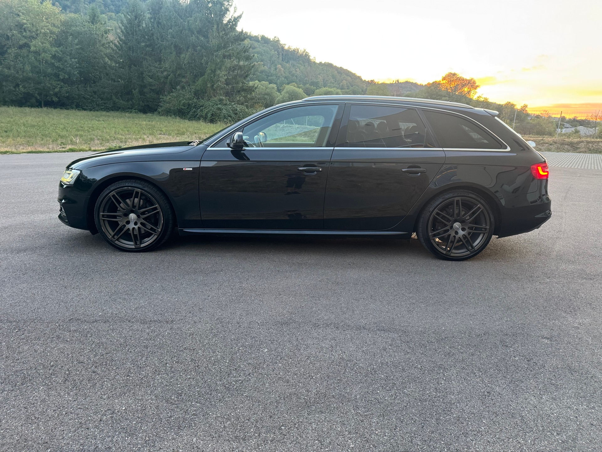 AUDI A4 Avant 3.0 TDI quattro S-tronic-image-1