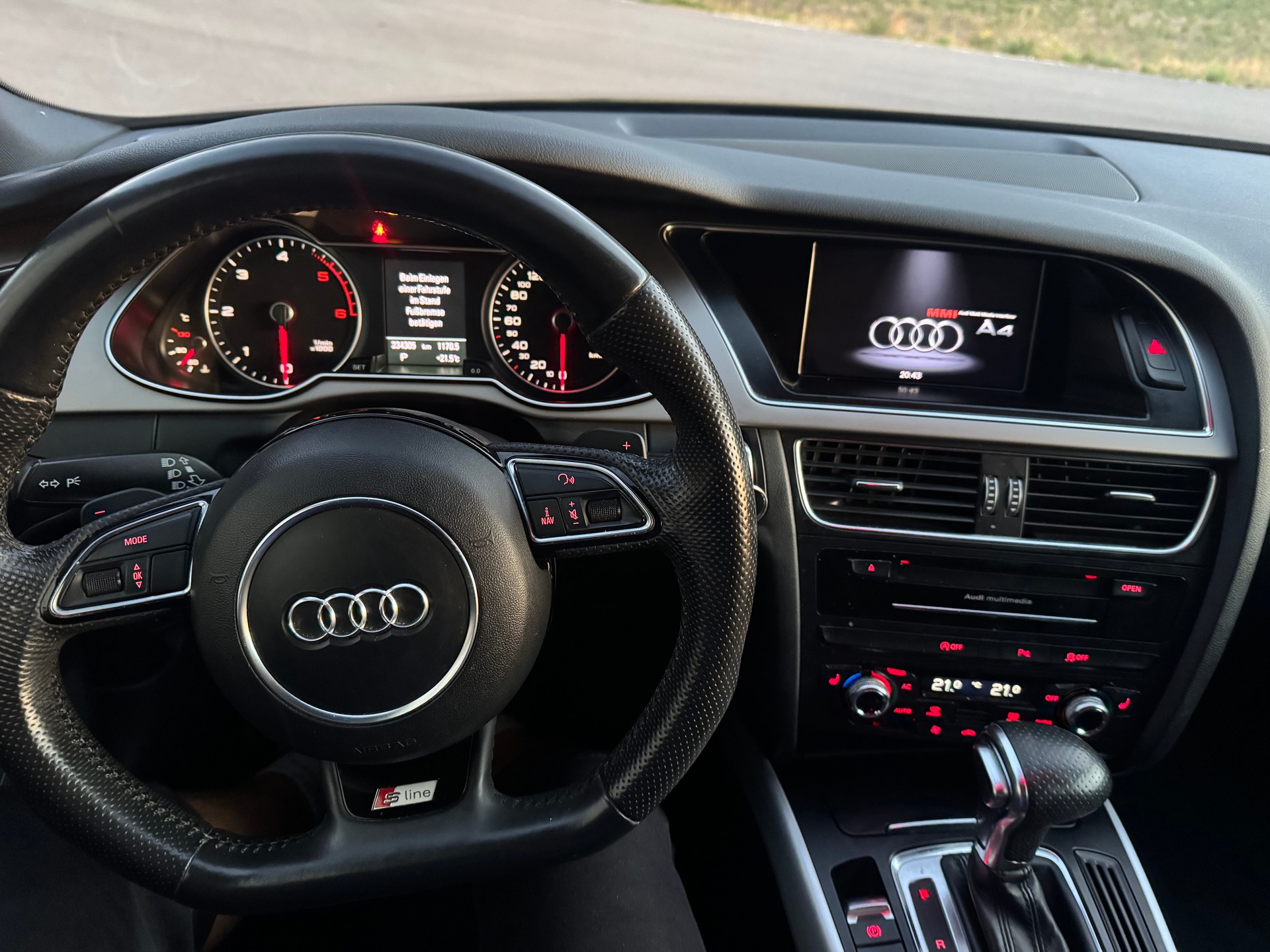 AUDI A4 Avant 3.0 TDI quattro S-tronic-image-14