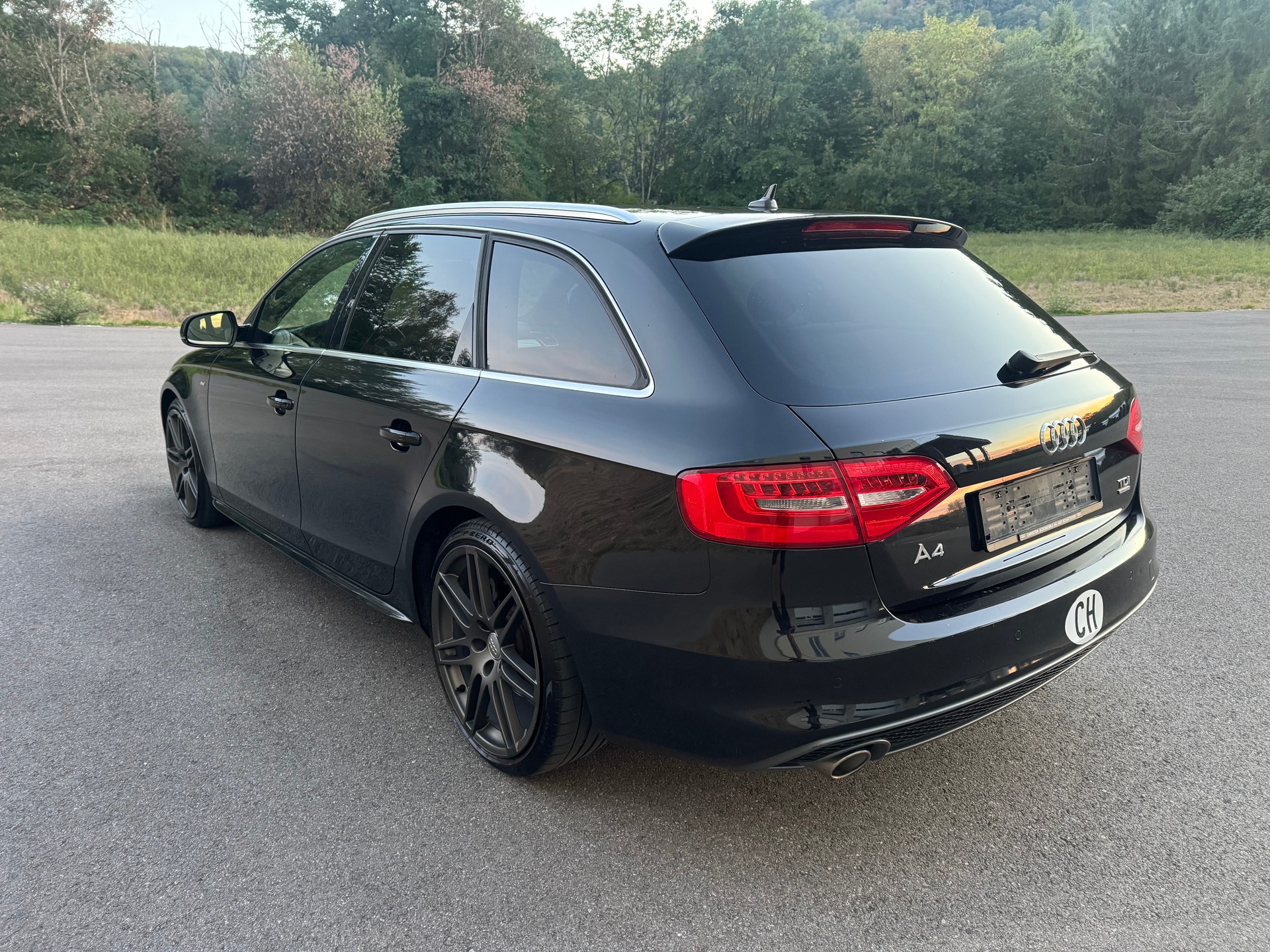 AUDI A4 Avant 3.0 TDI quattro S-tronic-image-2