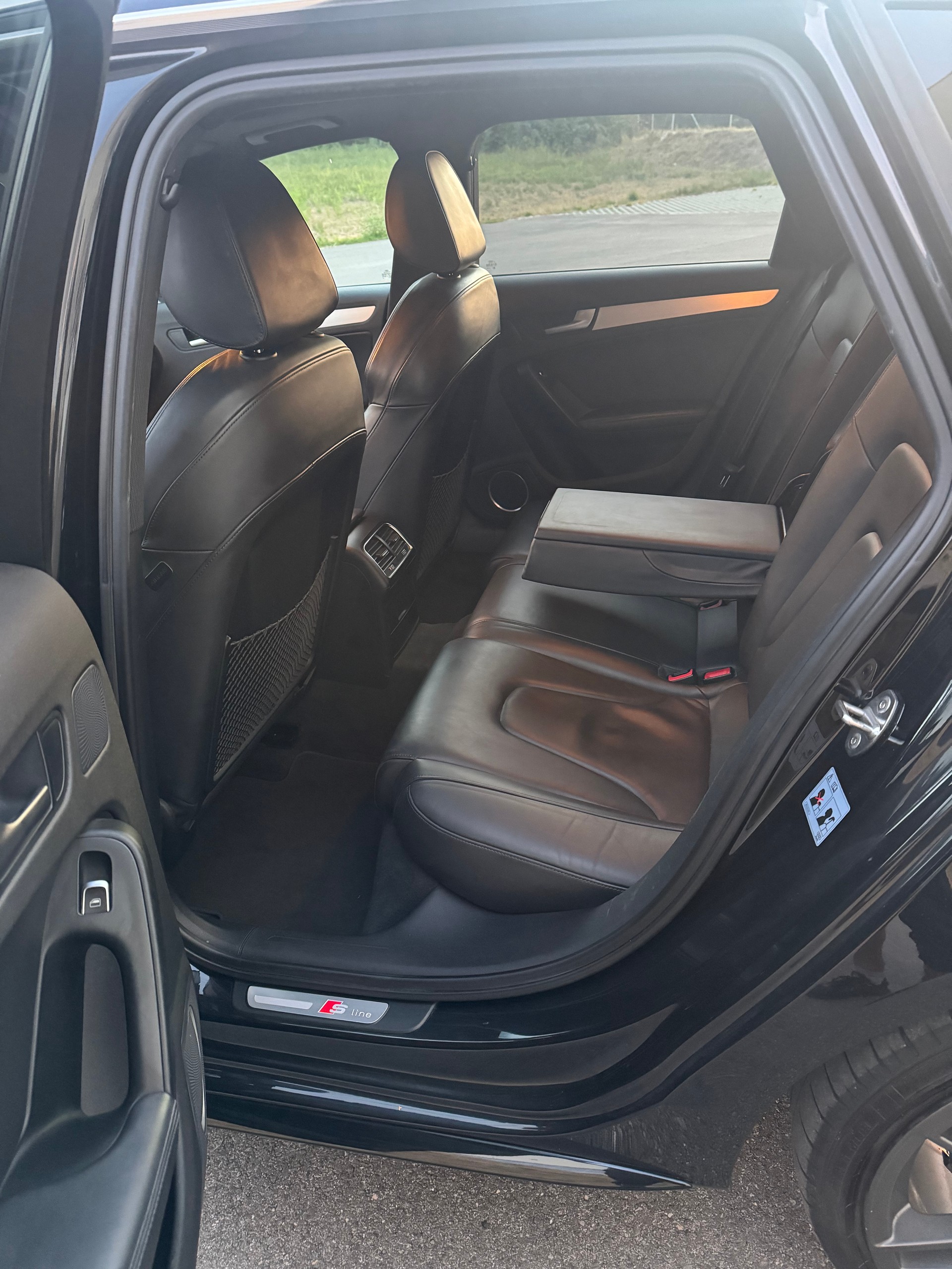 AUDI A4 Avant 3.0 TDI quattro S-tronic-image-9
