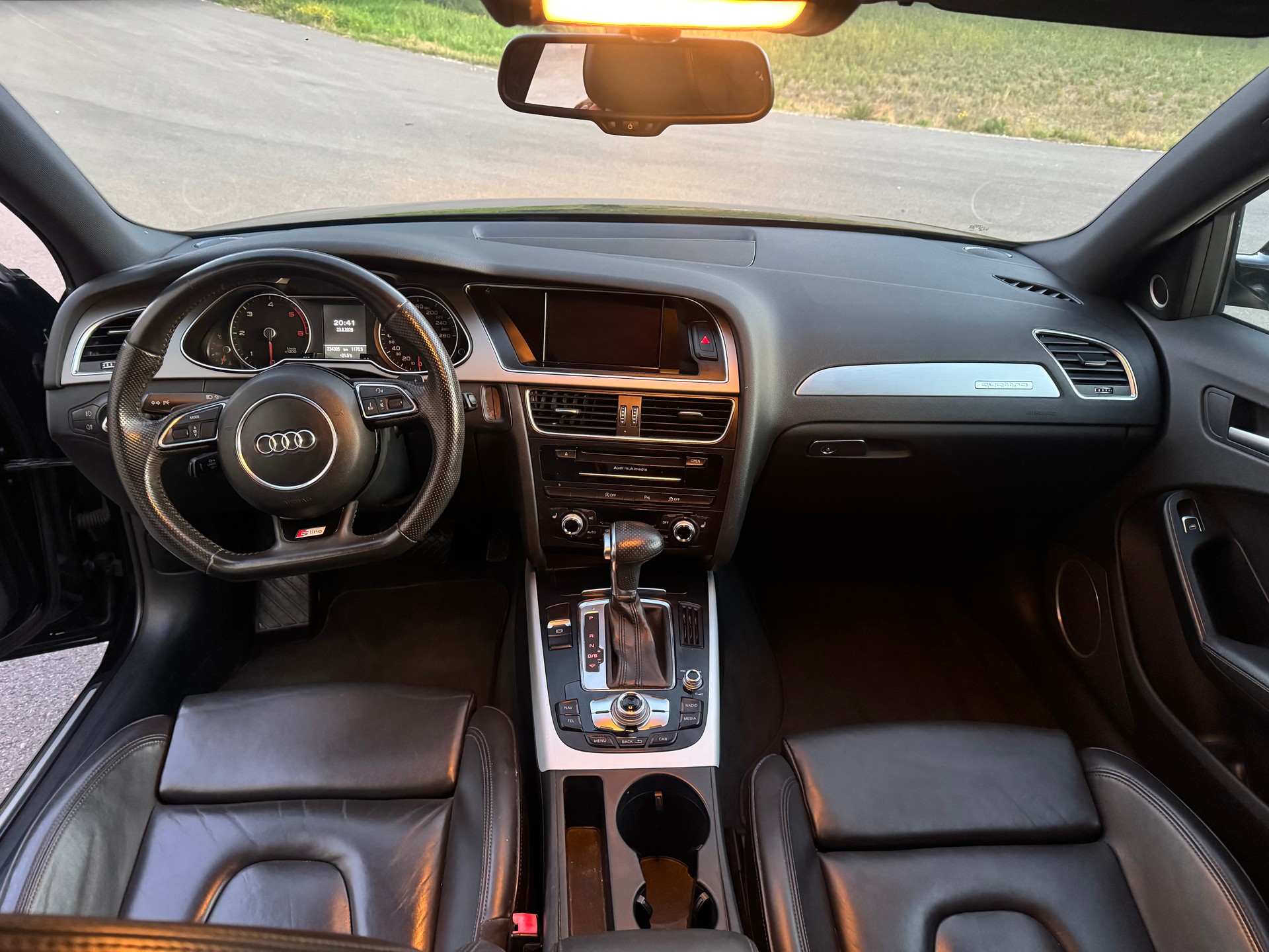 AUDI A4 Avant 3.0 TDI quattro S-tronic-image-10