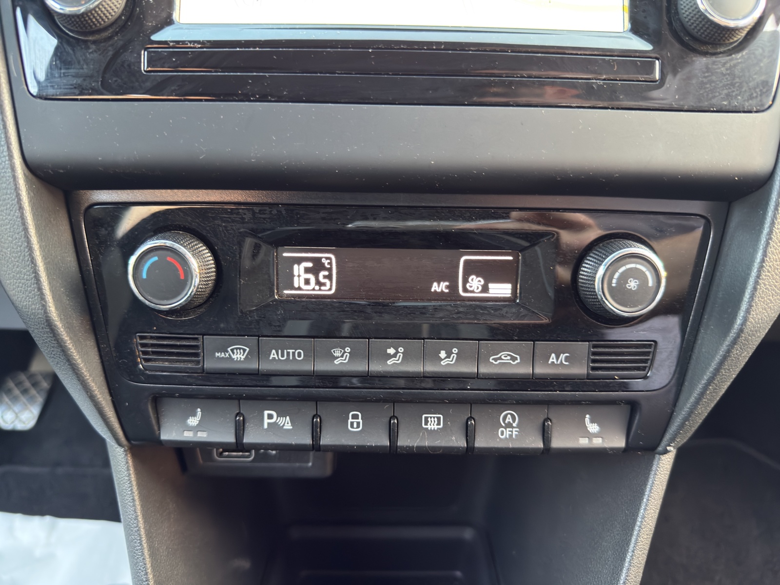 SKODA Rapid Spaceback 1.0 TSI Ambition-image-15
