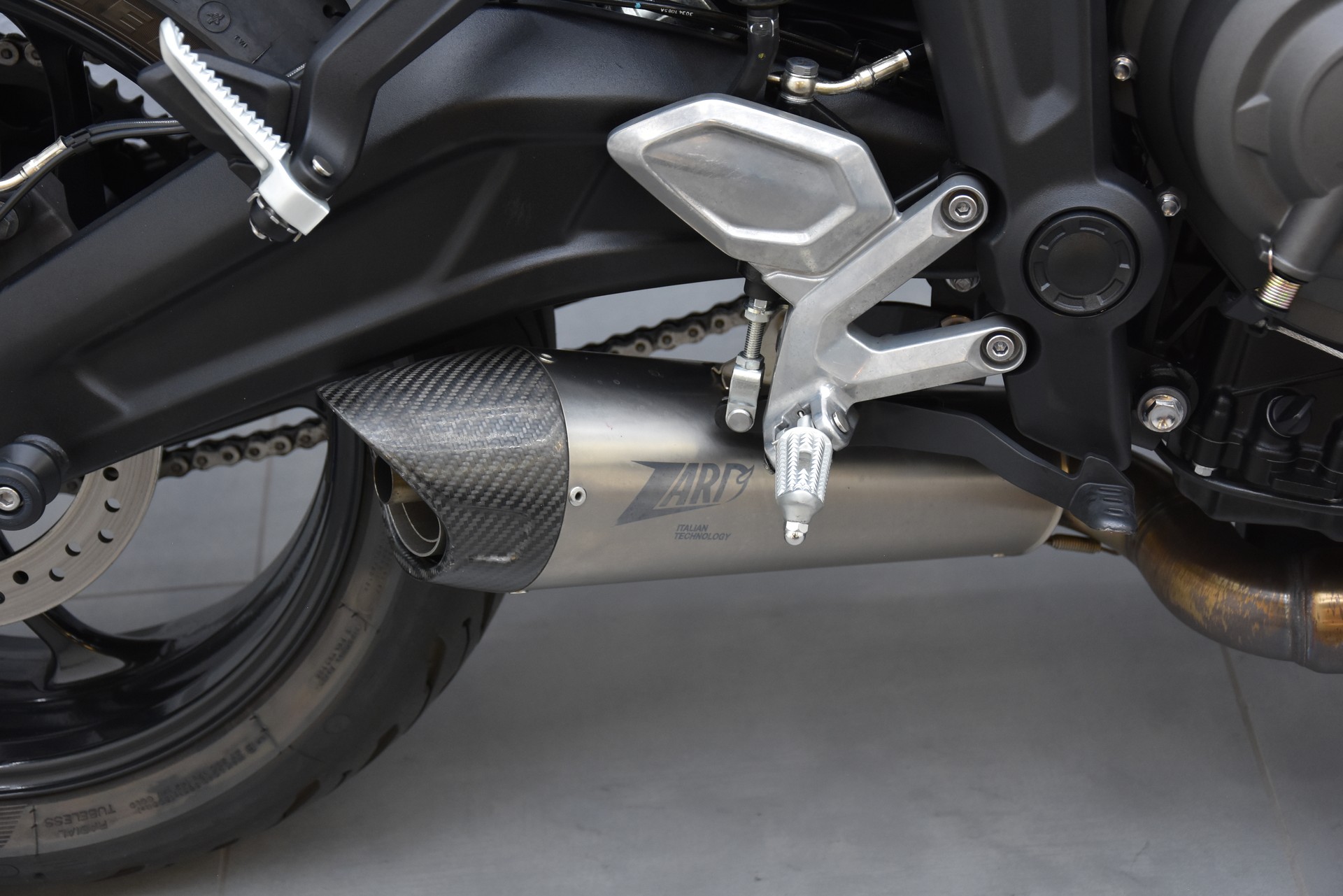 TRIUMPH Trident 660-showroom-element-2