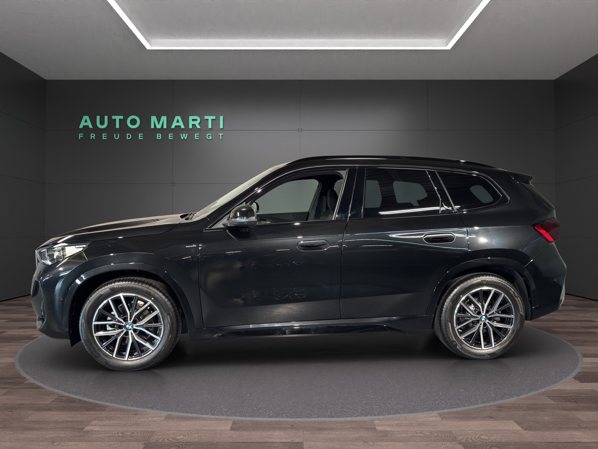 BMW X1 20d xDrive-showroom-element-1