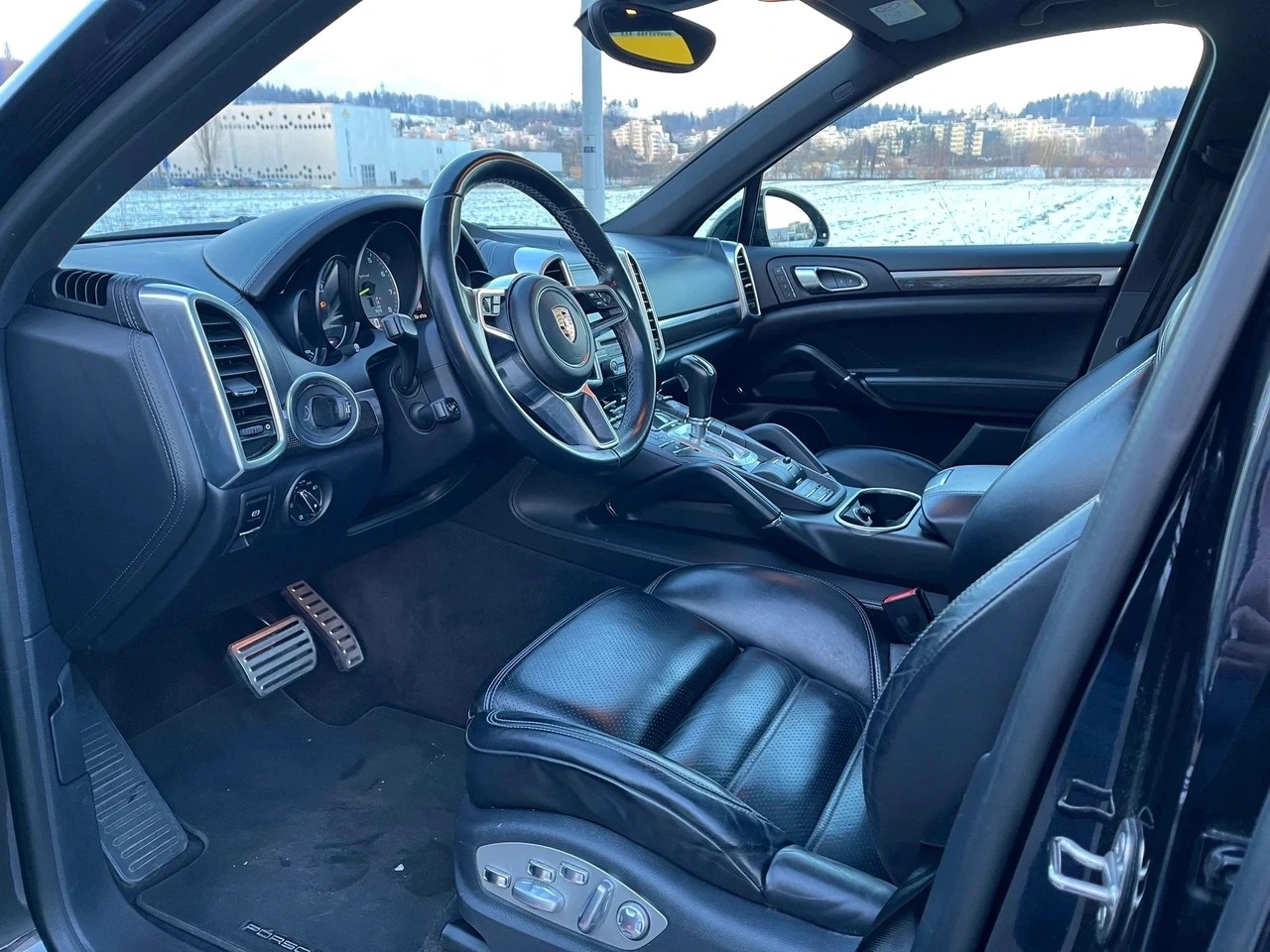 PORSCHE Cayenne S E-Hybrid Platinum Edition-image-11