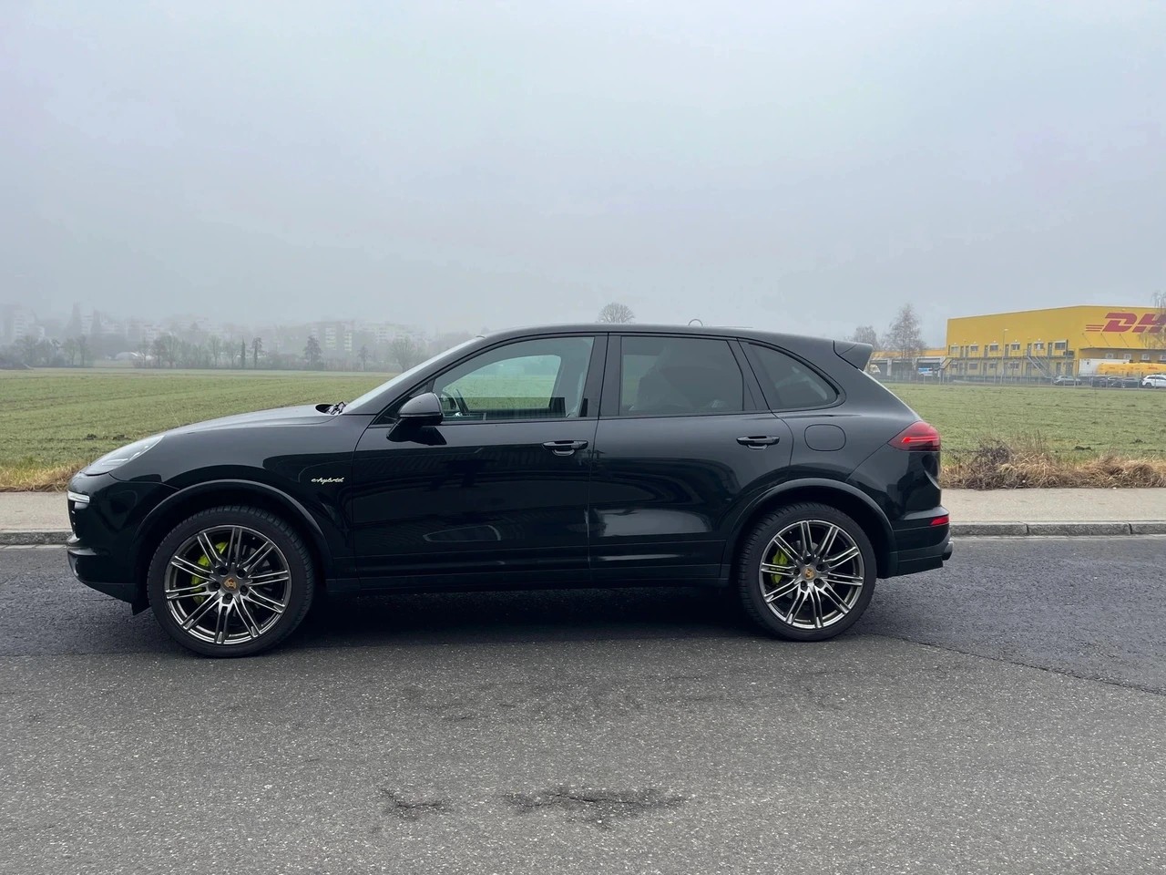 PORSCHE Cayenne S E-Hybrid Platinum Edition-image-6