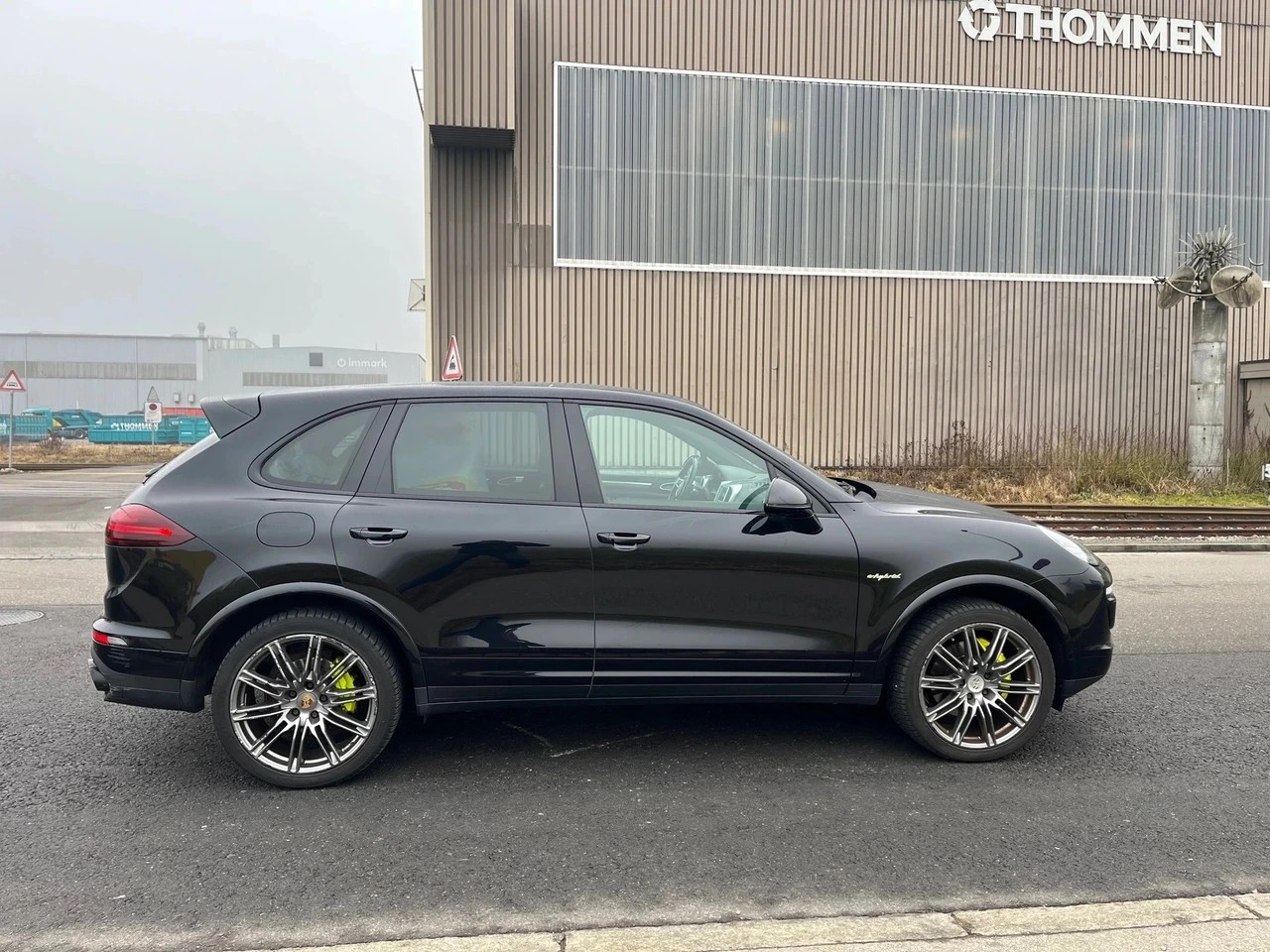 PORSCHE Cayenne S E-Hybrid Platinum Edition-image-5