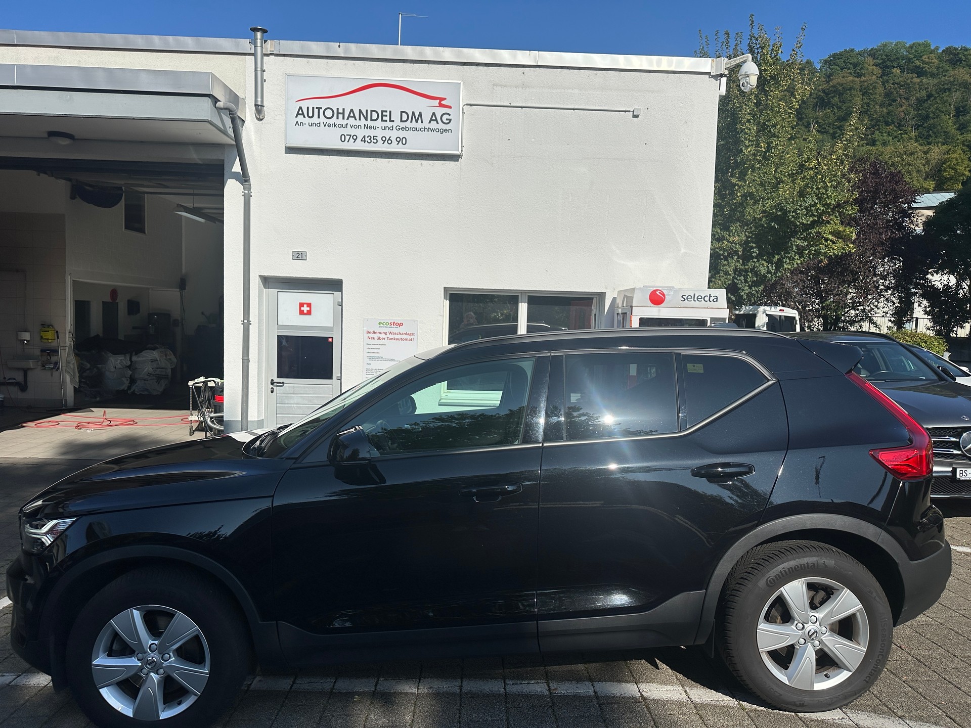 VOLVO XC40 T2 Momentum Light Geartronic-image-2