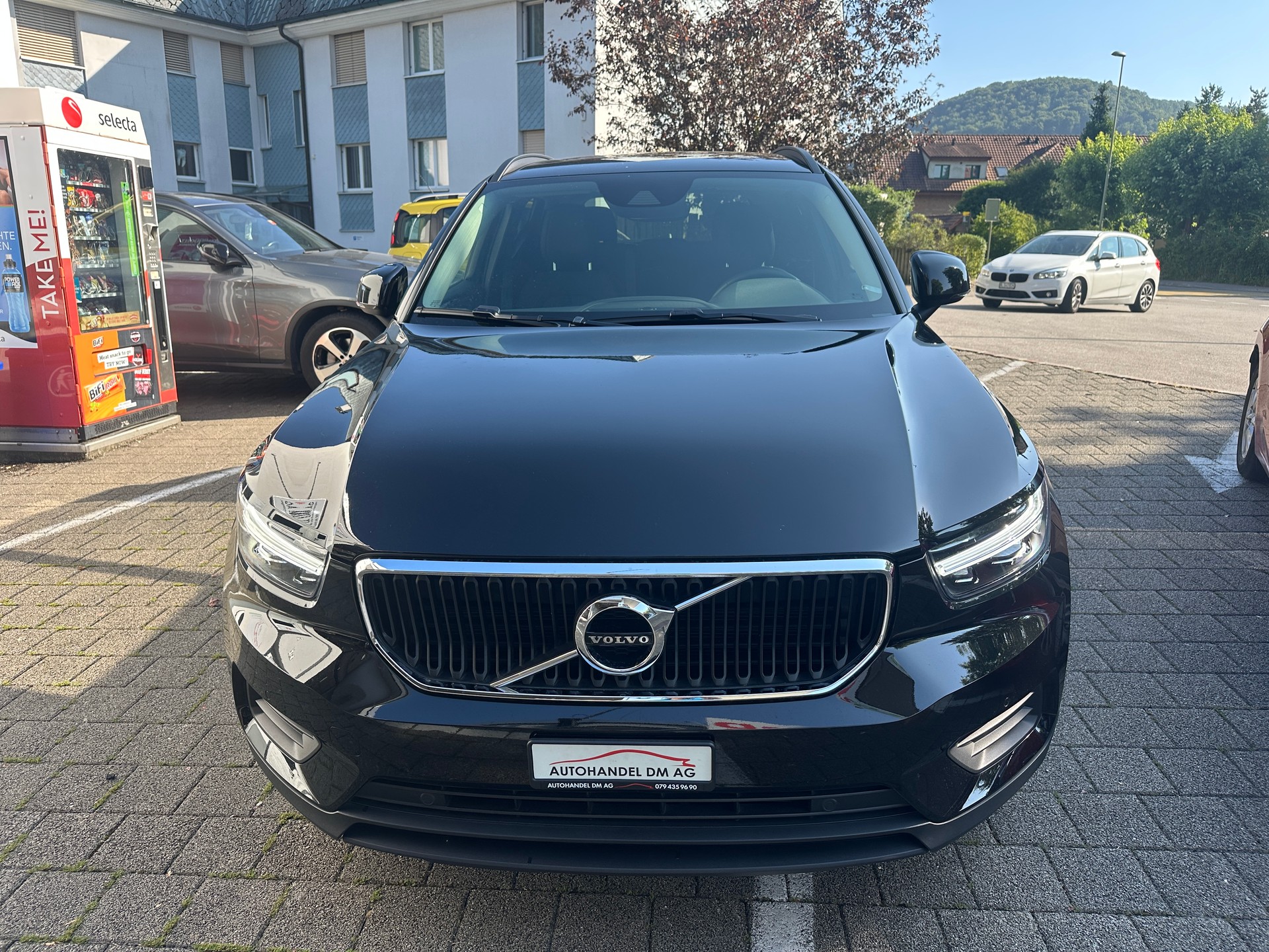 VOLVO XC40 T2 Momentum Light Geartronic-image-0