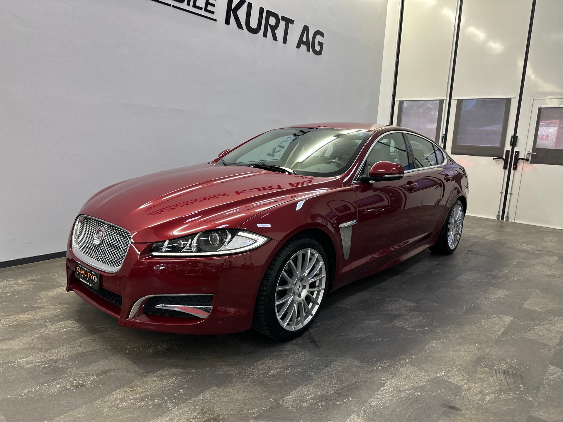 JAGUAR XF 3.0 V6 S/C R-Sport 4x4-image-5