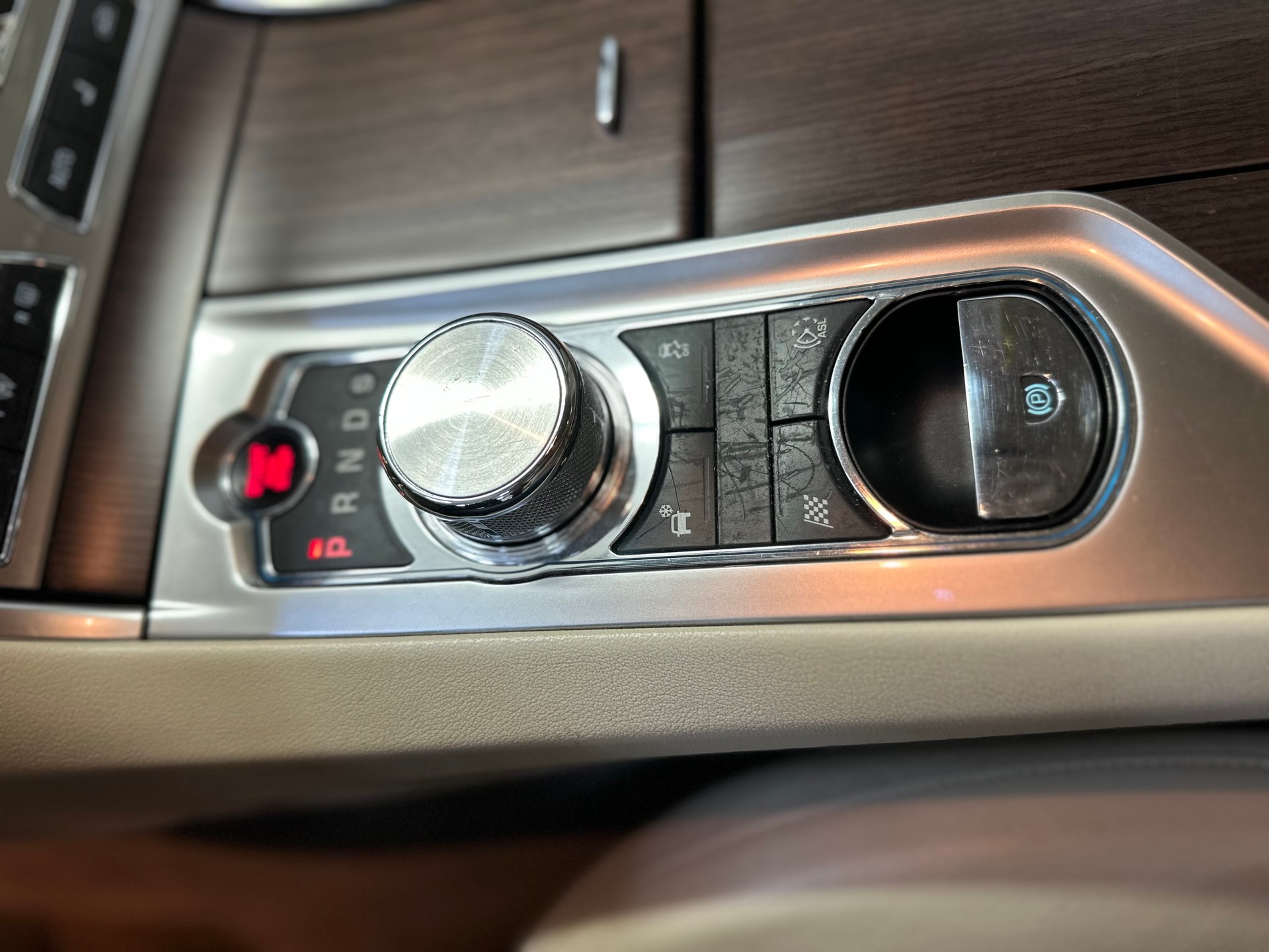 JAGUAR XF 3.0 V6 S/C R-Sport 4x4-image-14