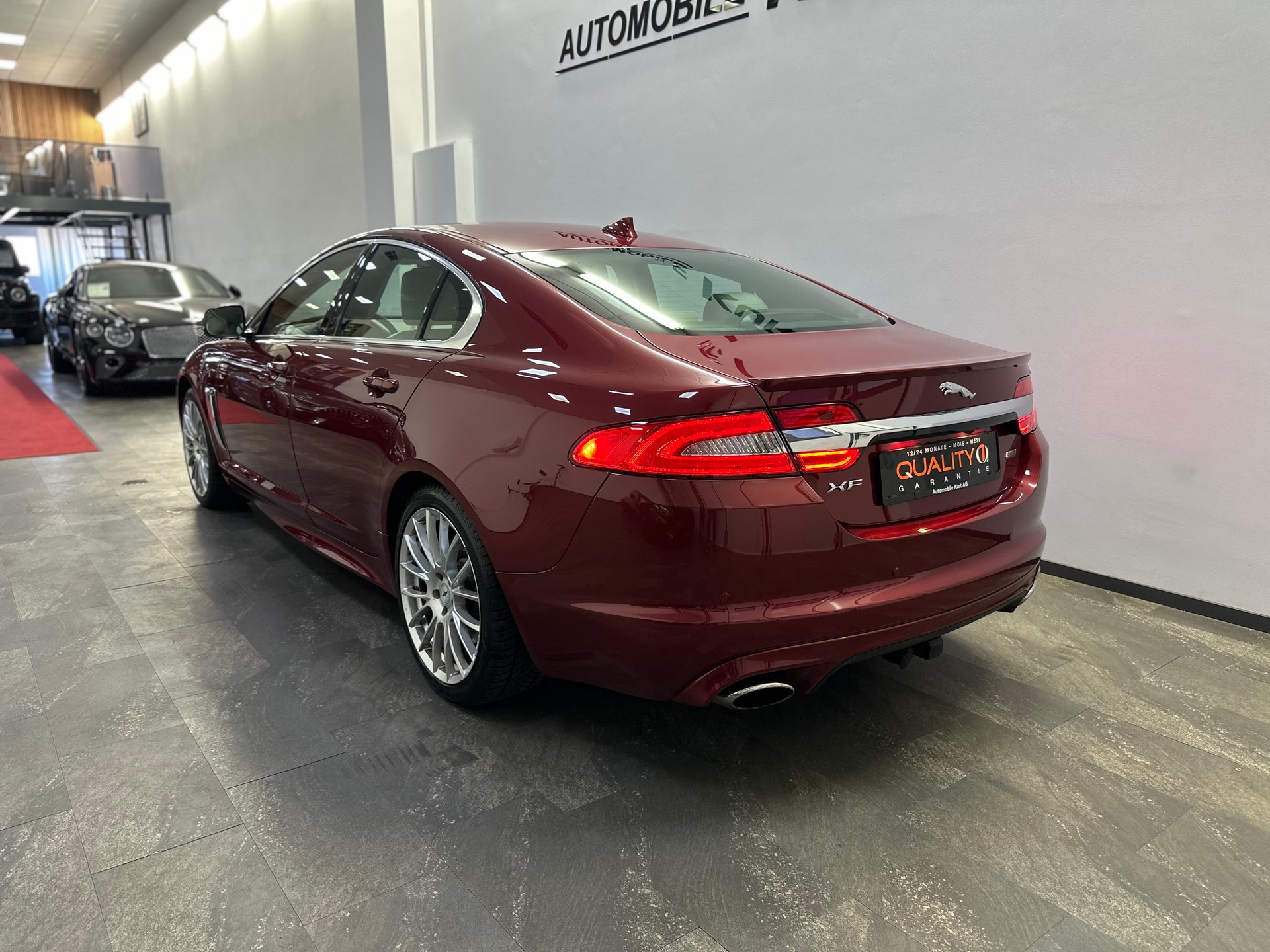 JAGUAR XF 3.0 V6 S/C R-Sport 4x4-image-3