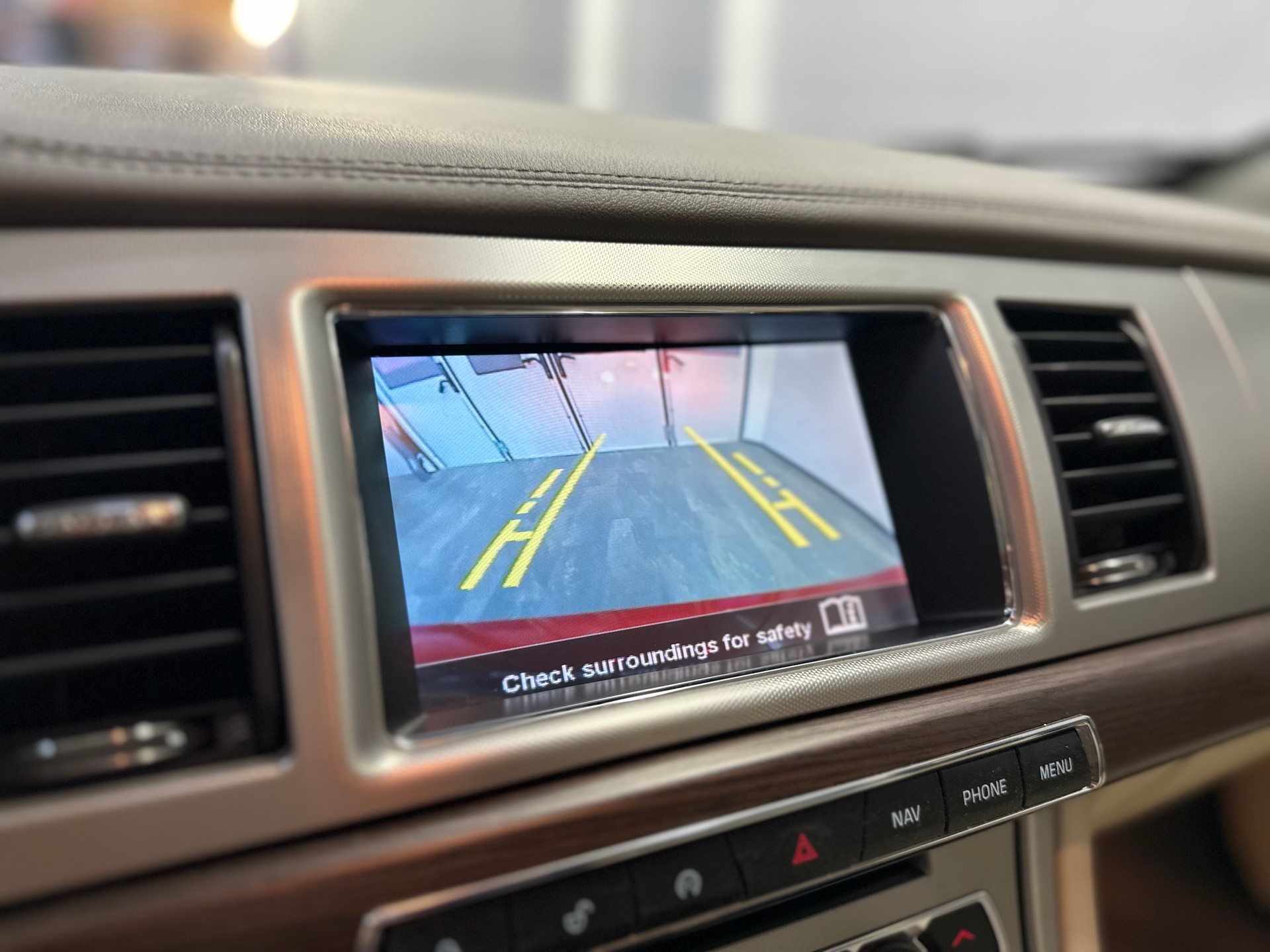 JAGUAR XF 3.0 V6 S/C R-Sport 4x4-image-13
