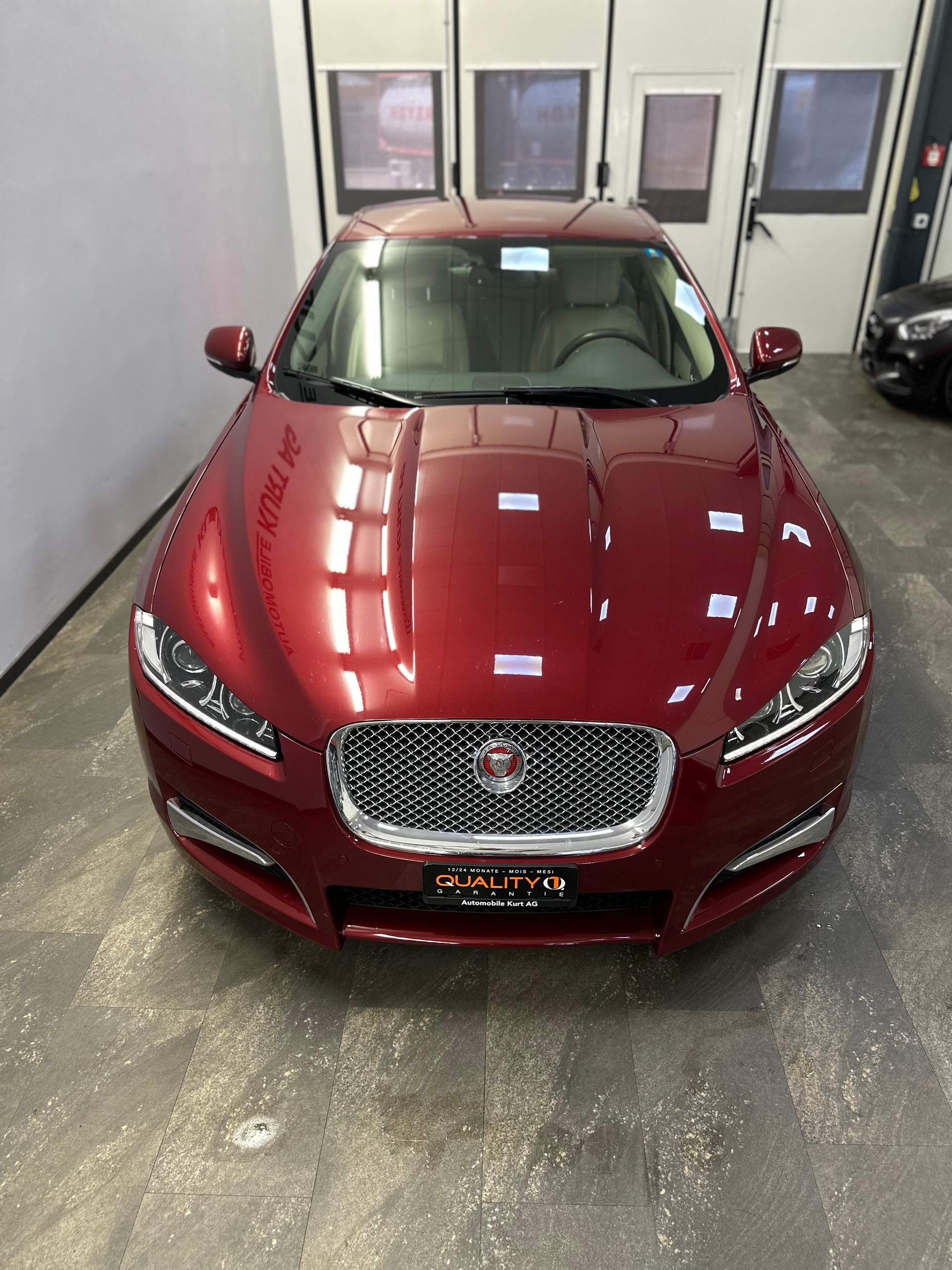 JAGUAR XF 3.0 V6 S/C R-Sport 4x4-image-6