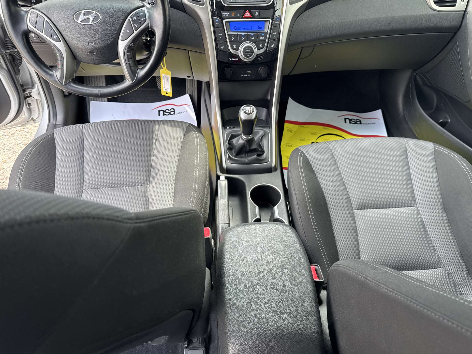 HYUNDAI i30 1.6 CRDi Comfort-image-13