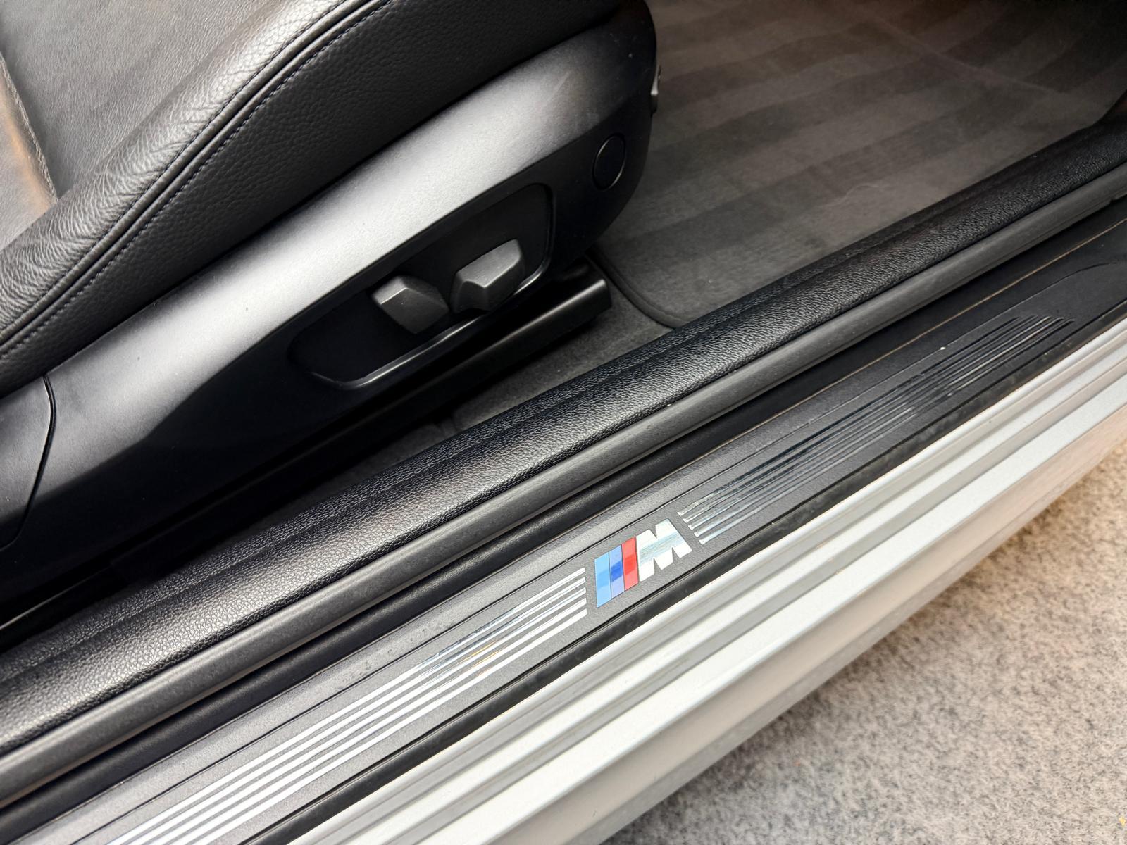 BMW 120i Cabrio-image-18