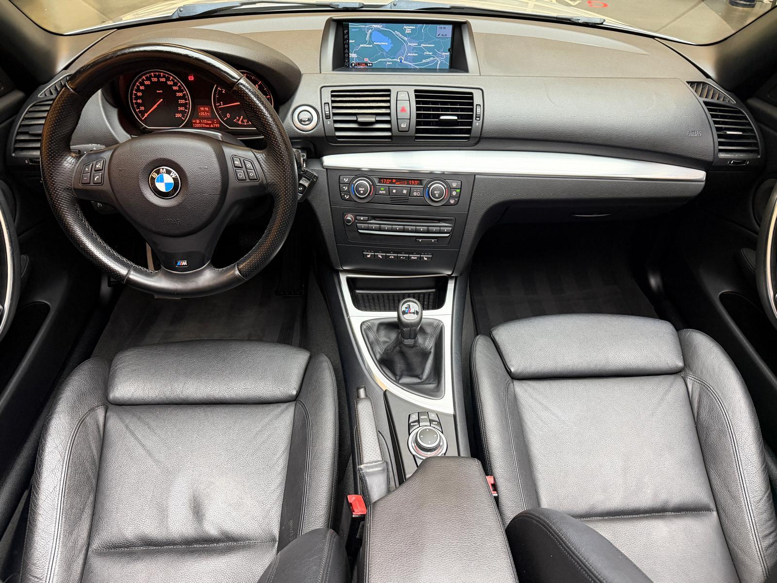 BMW 120i Cabrio-image-19