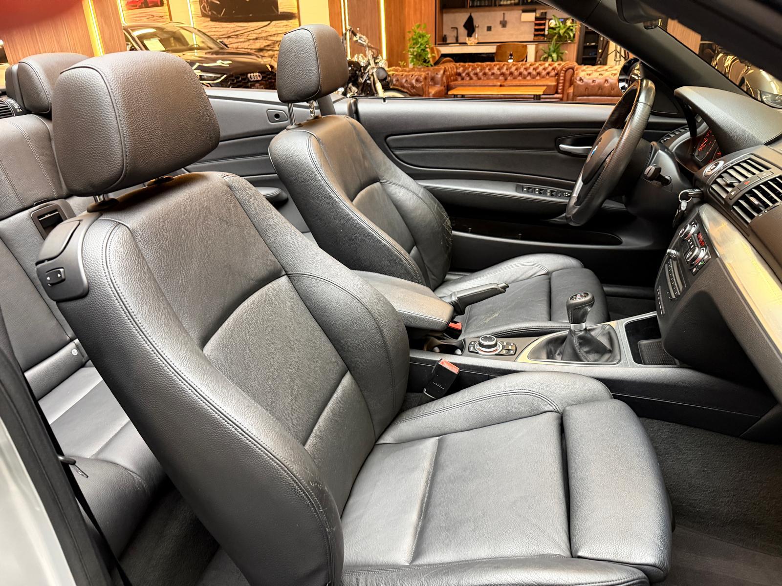 BMW 120i Cabrio-image-15