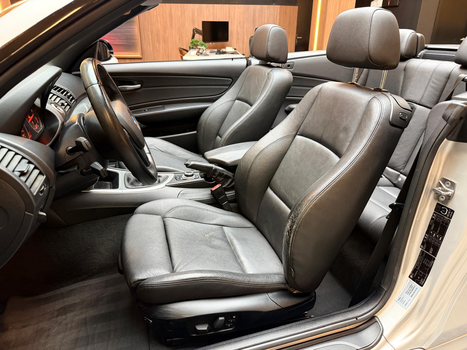 BMW 120i Cabrio-image-12