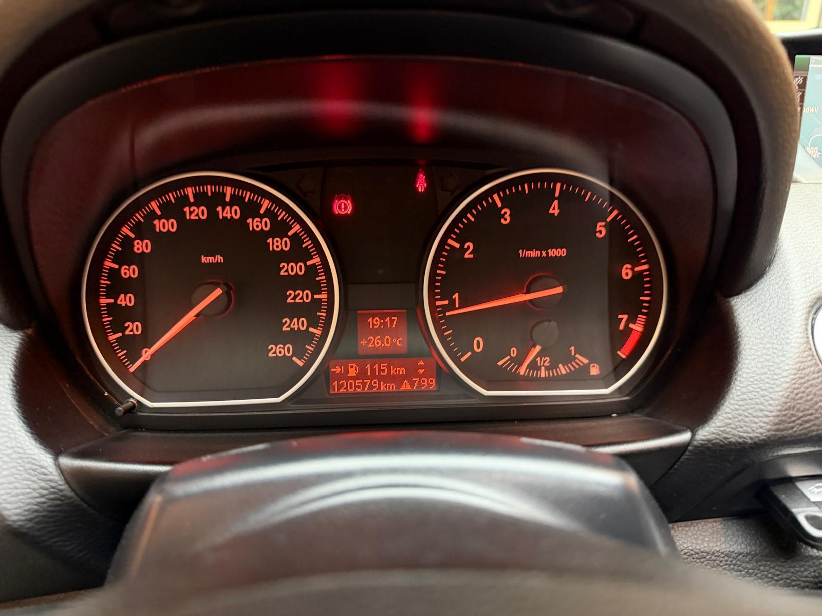BMW 120i Cabrio-image-20