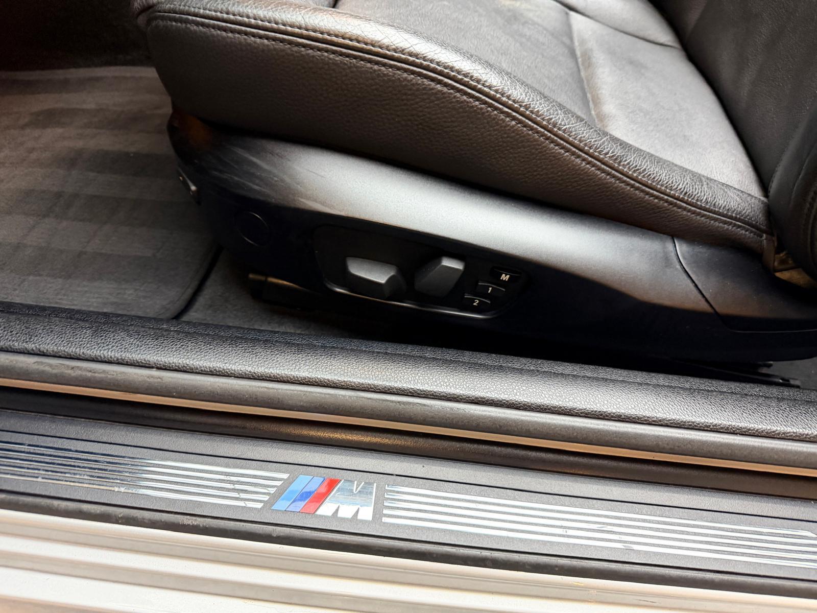 BMW 120i Cabrio-image-13