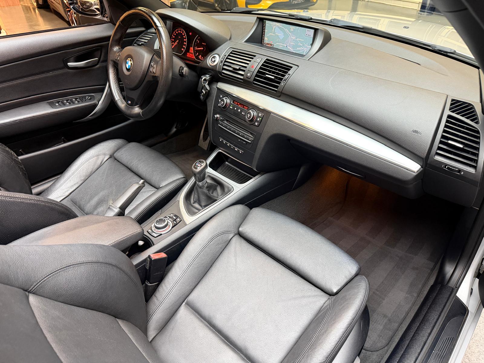 BMW 120i Cabrio-image-14