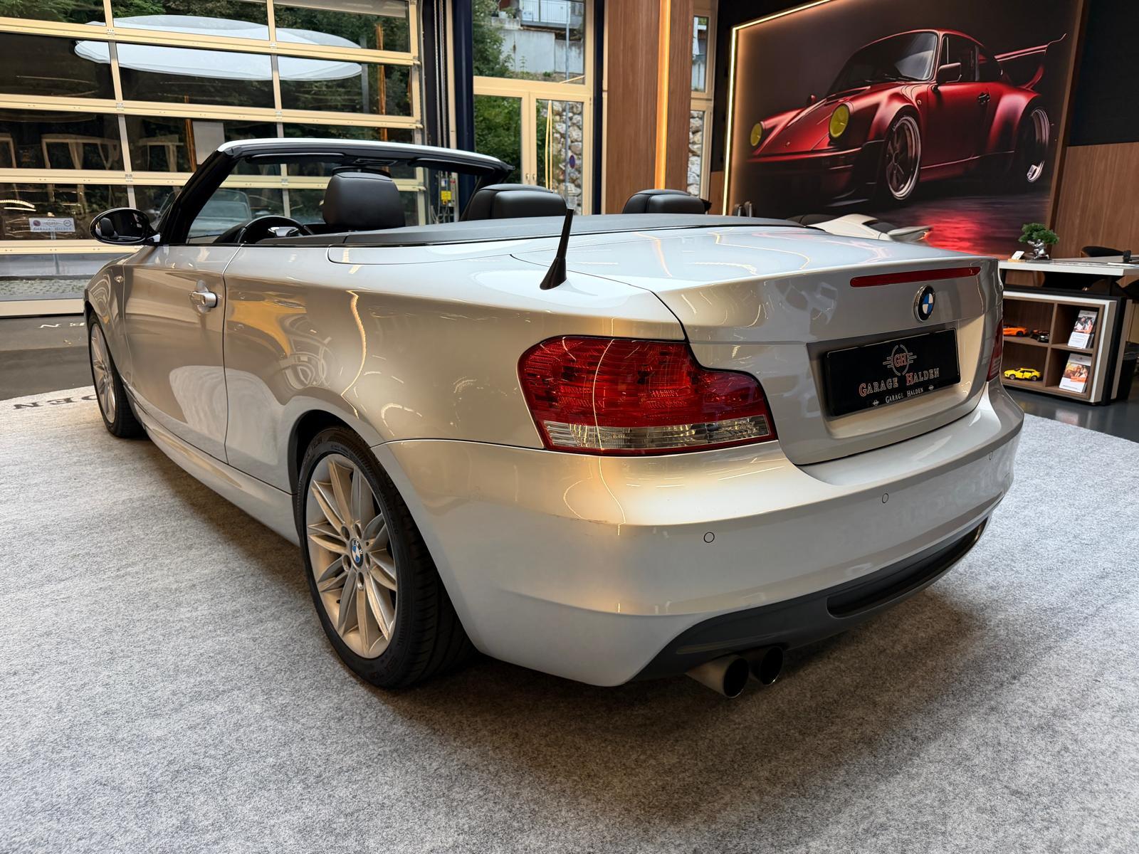 BMW 120i Cabrio-image-6