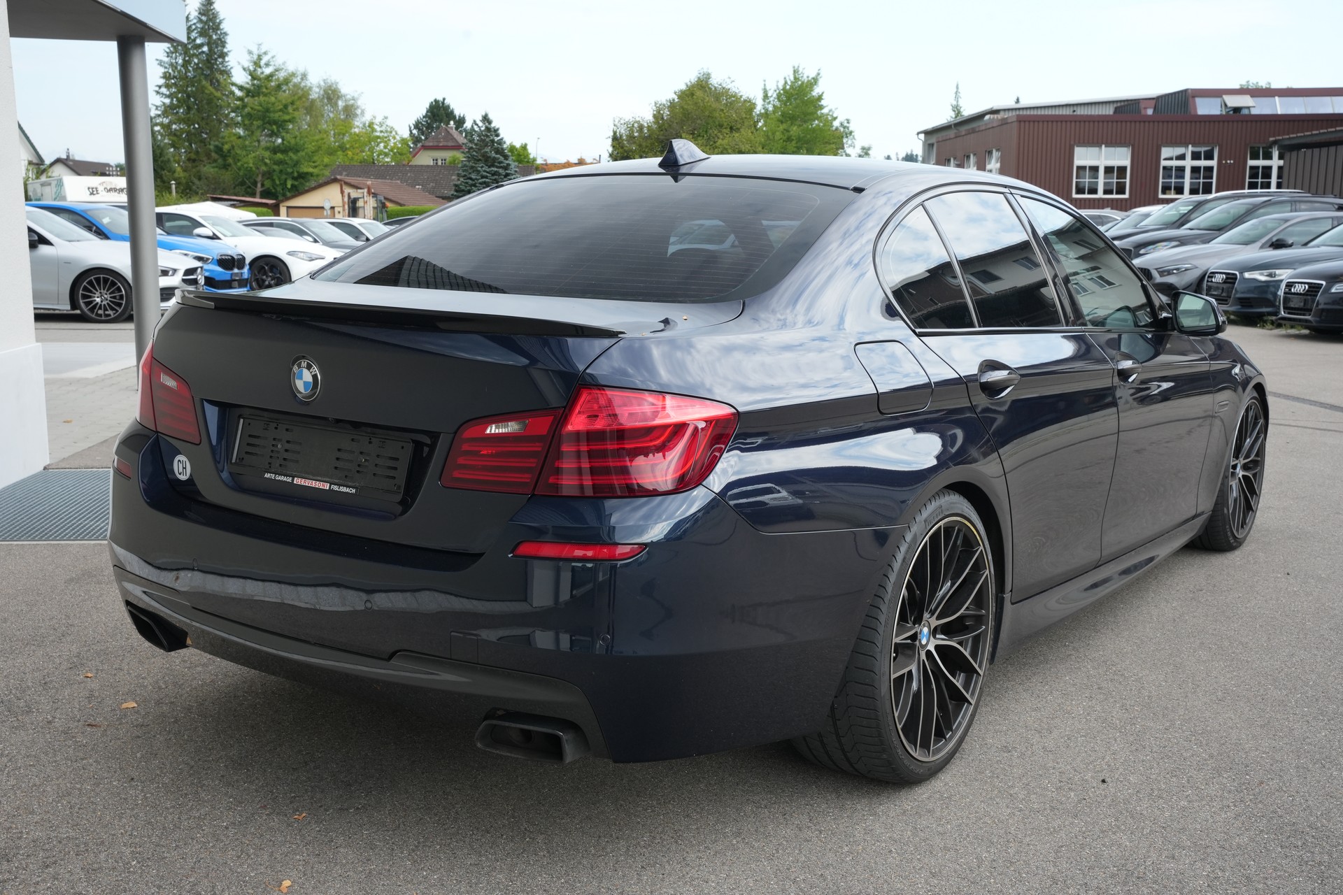 BMW 550i xDrive Steptronic-image-3