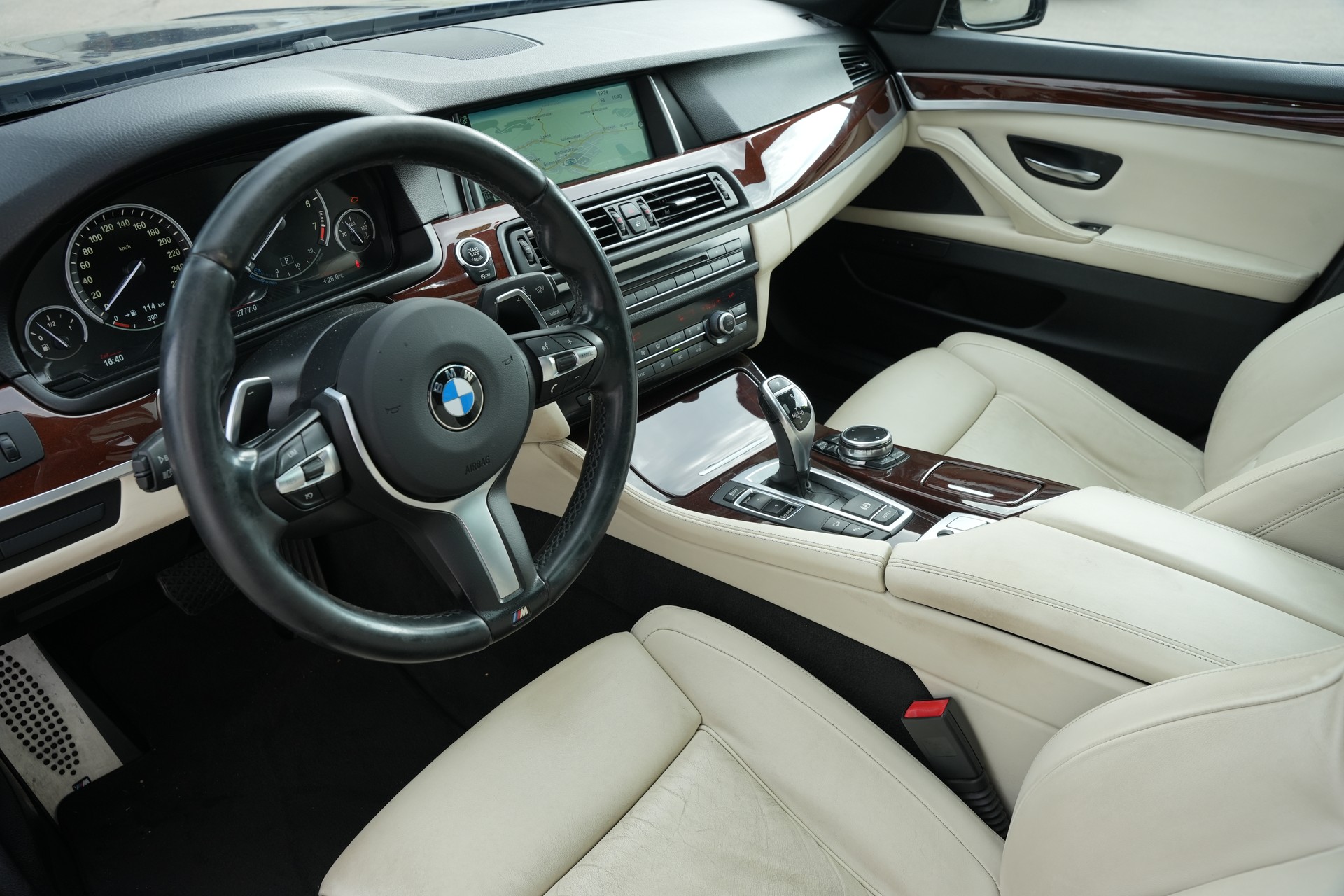 BMW 550i xDrive Steptronic-image-6