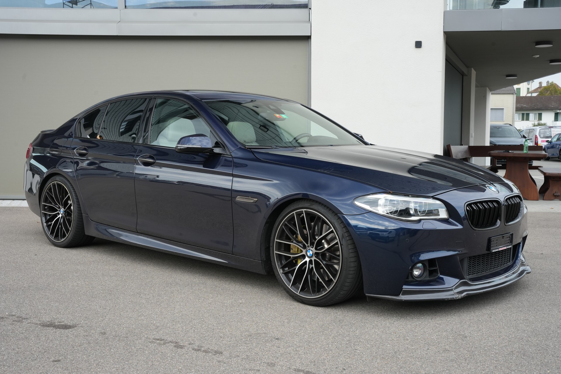 BMW 550i xDrive Steptronic-image-1