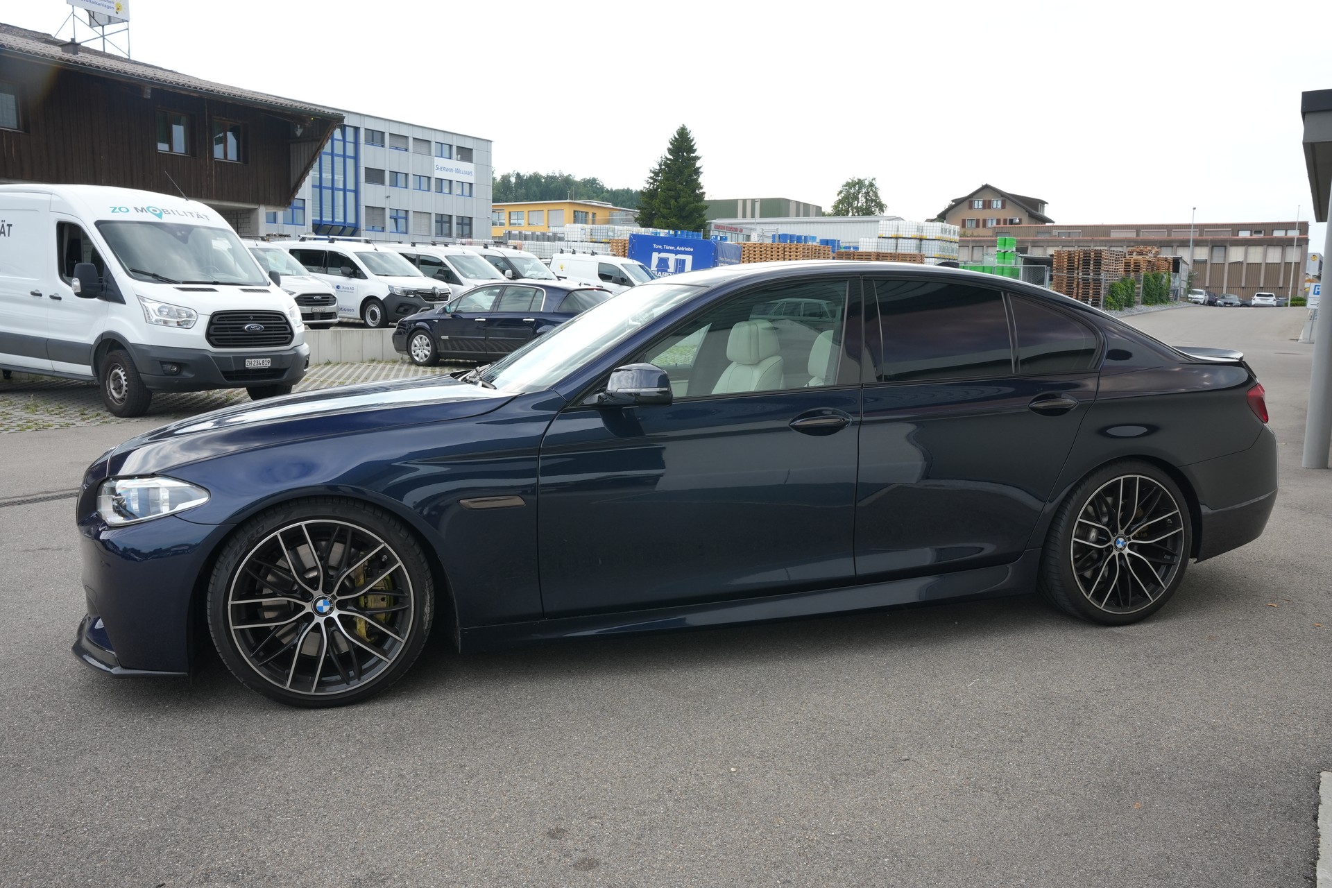BMW 550i xDrive Steptronic-image-4