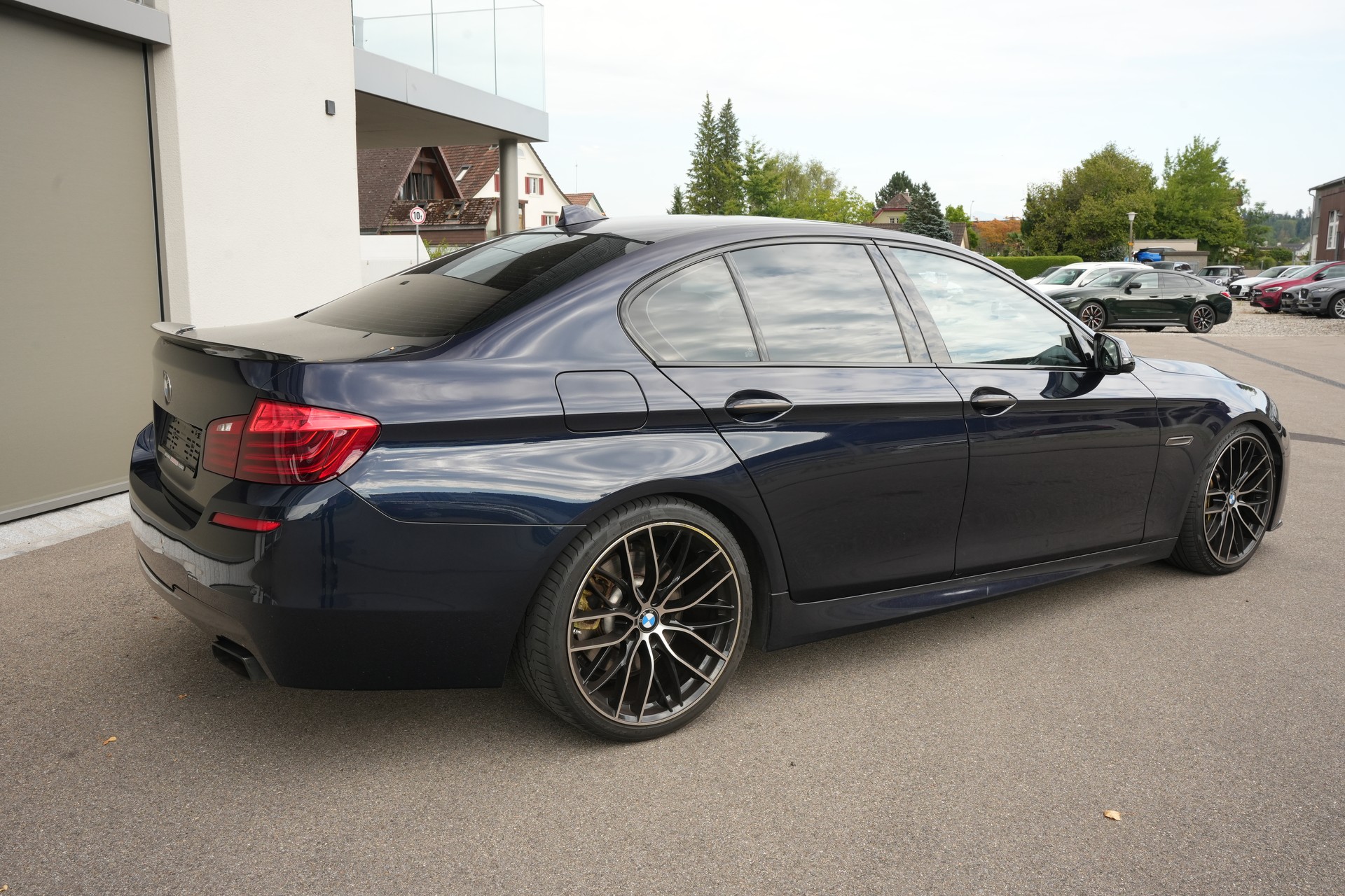 BMW 550i xDrive Steptronic-image-2