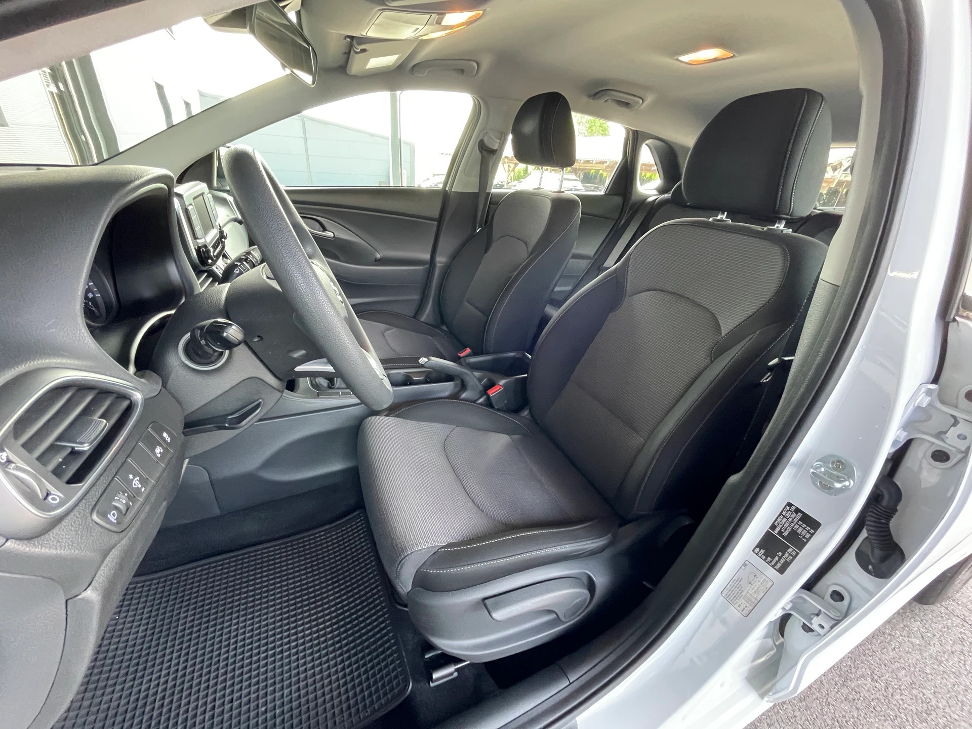 HYUNDAI i30 1.4 Pica-image-12