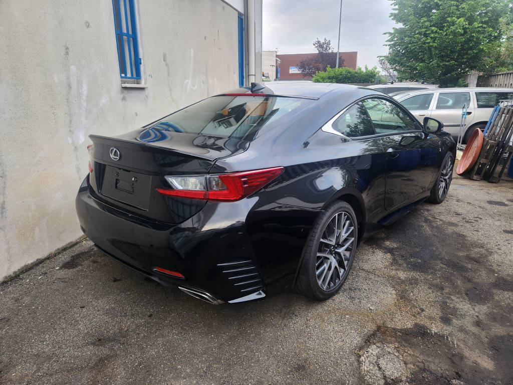 LEXUS RC 200t F-Sport-image-2