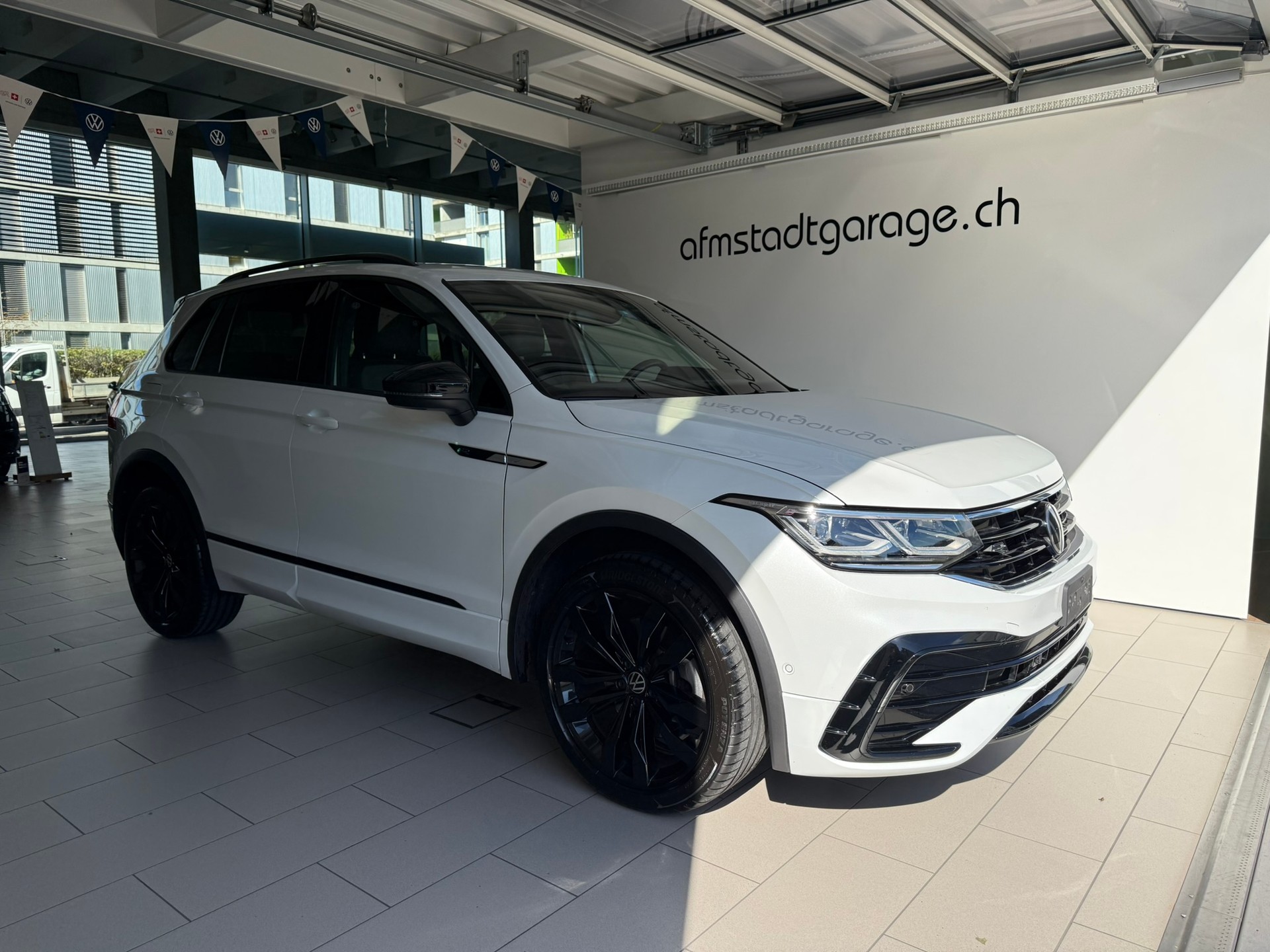 VW Tiguan 2.0TSI R-Line 4Motion DSG-image-0