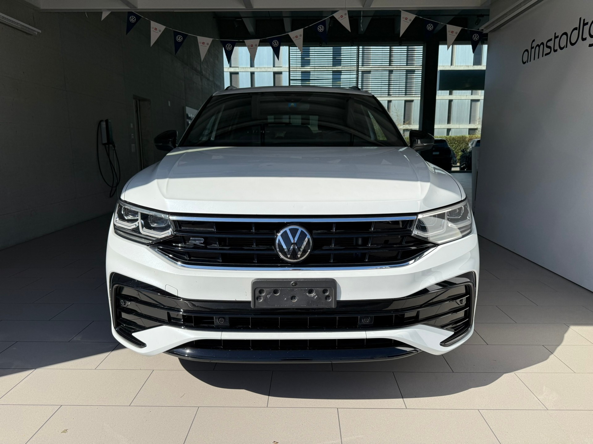 VW Tiguan 2.0TSI R-Line 4Motion DSG-image-1